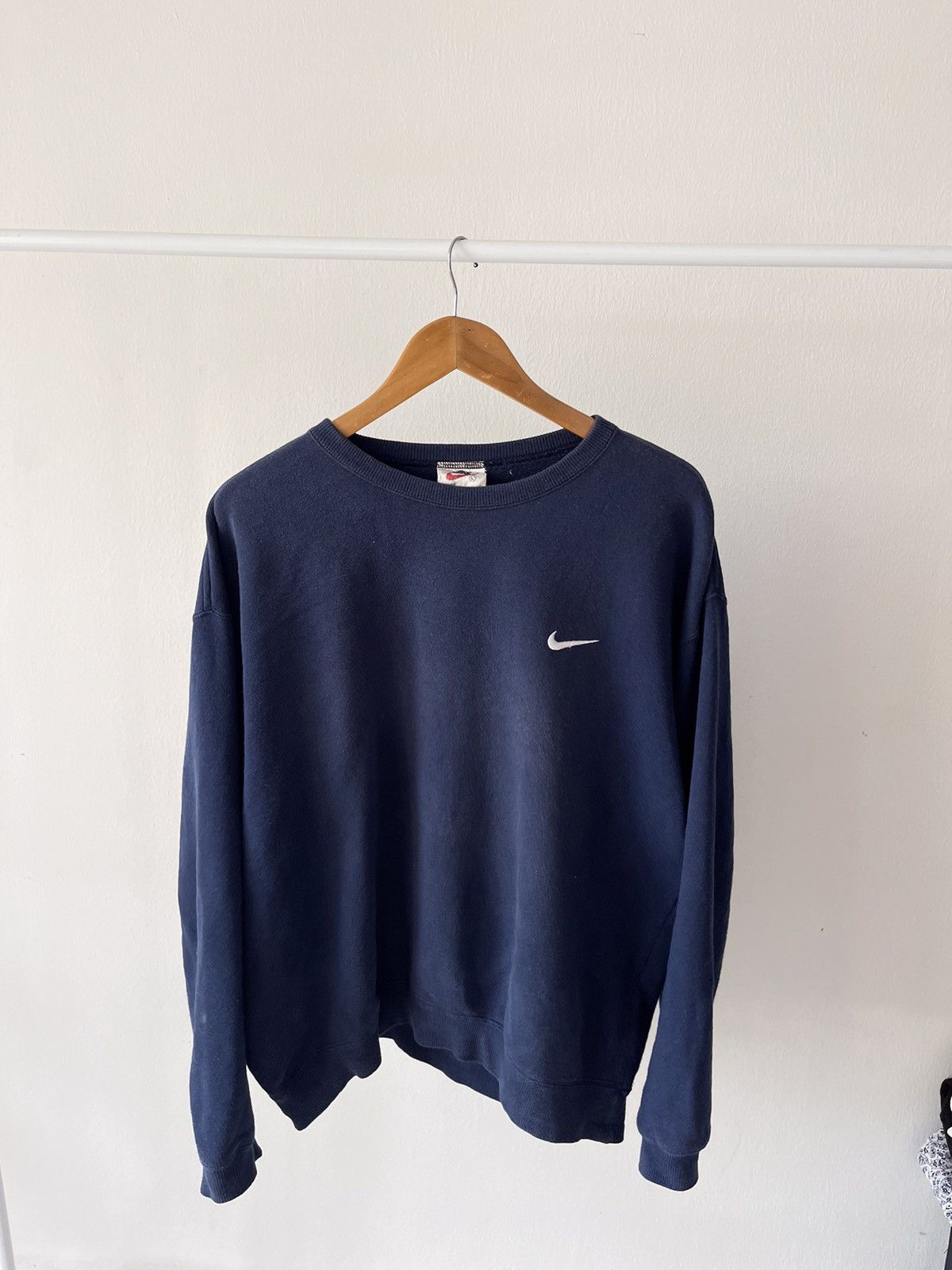 Nike 90s Nike Small Swoosh Sweatshirt Size US L / EU 52-54 / 3 - 1 Thumbnail