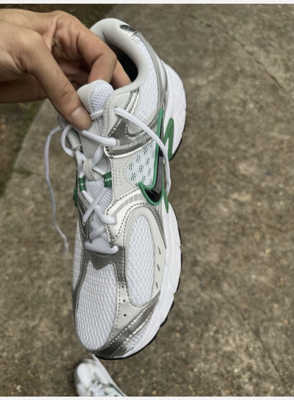 Nike Nike V5 RNR White Malachite HJ5228-100 Size US 12.5 / EU 45-46 - 8 Thumbnail