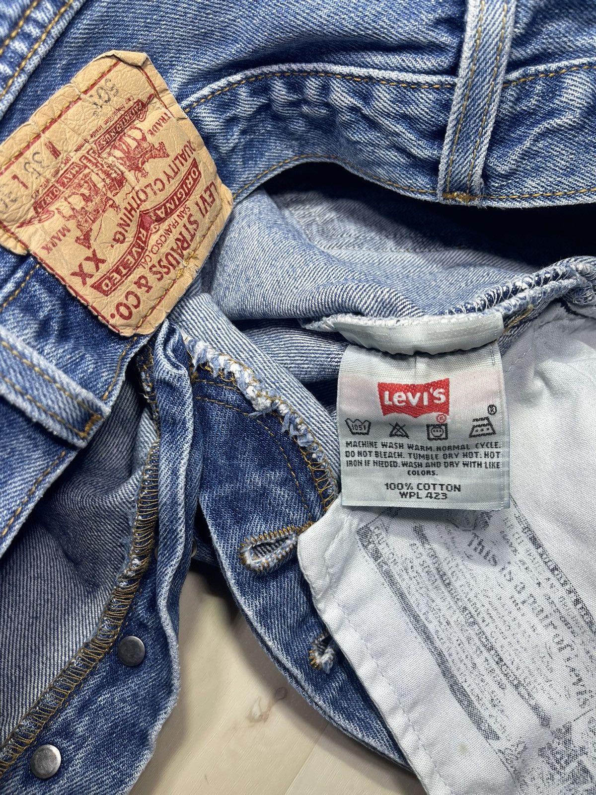 Levi's Vintage Clothing Vintage Levis 501XX Mens Jeans 35x30 Blue Y2K Button Fly Size US 35 - 9 Thumbnail