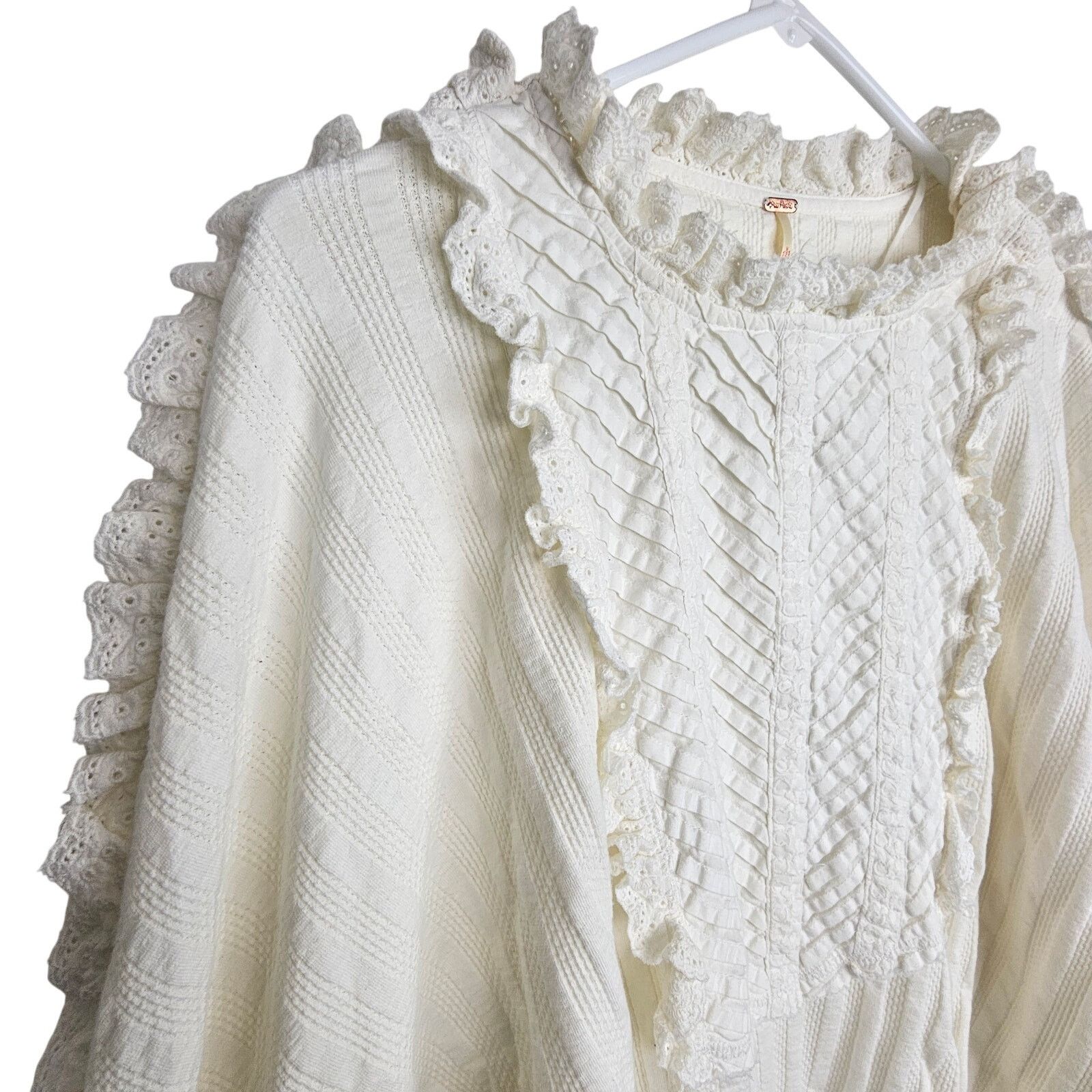 Free People Free People More Romance Ruffles Eyelet Lace Knit Top Size M Size M / US 6-8 / IT 42-44 - 6 Thumbnail