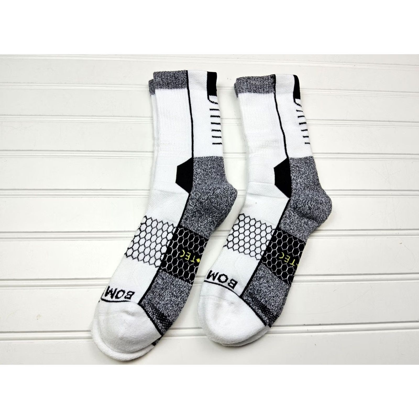 Vintage Bombas Hex-Tec Athletic Crew Socks Size M Lot Of 2 Pairs Size ONE SIZE - 2 Thumbnail