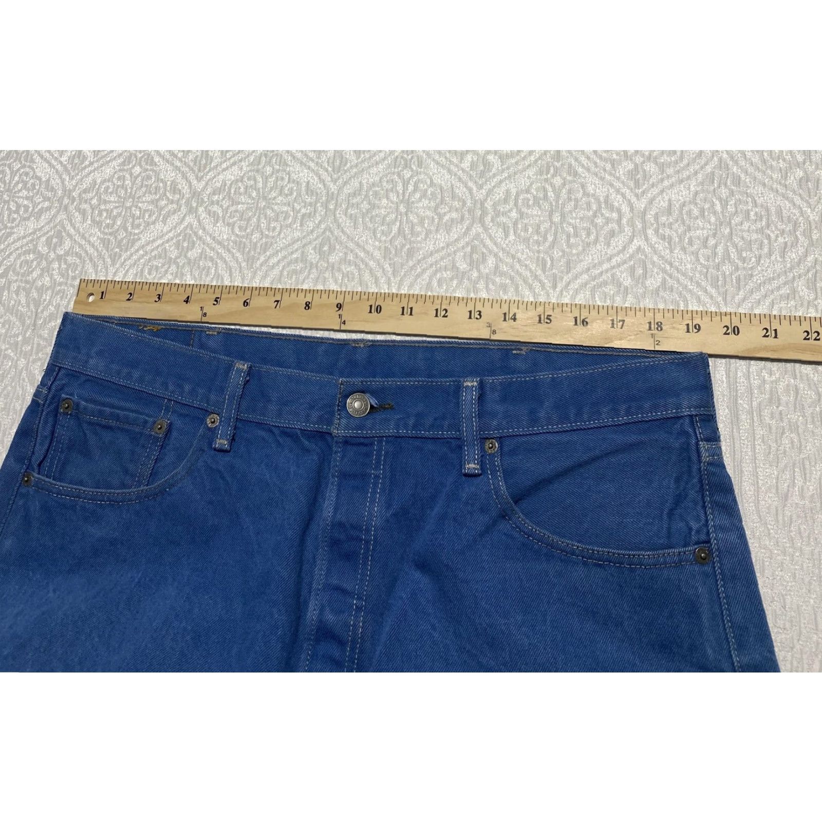 Levi's VINTAGE Levis 501 Jeans Mens 38x30 Blue Denim Straight Leg Button Fly Classic Fit Pants Size US 38 / EU 54 - 4 Thumbnail