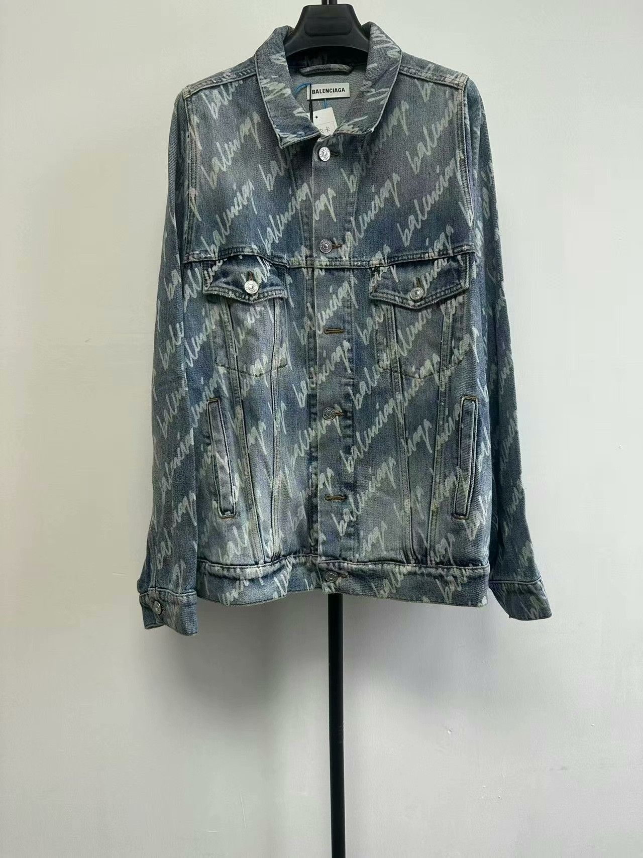 Balenciaga Balenciaga All-Over Logo Denim Jacket 38 Size XS / US 0-2 / IT 36-38 - 1 Thumbnail