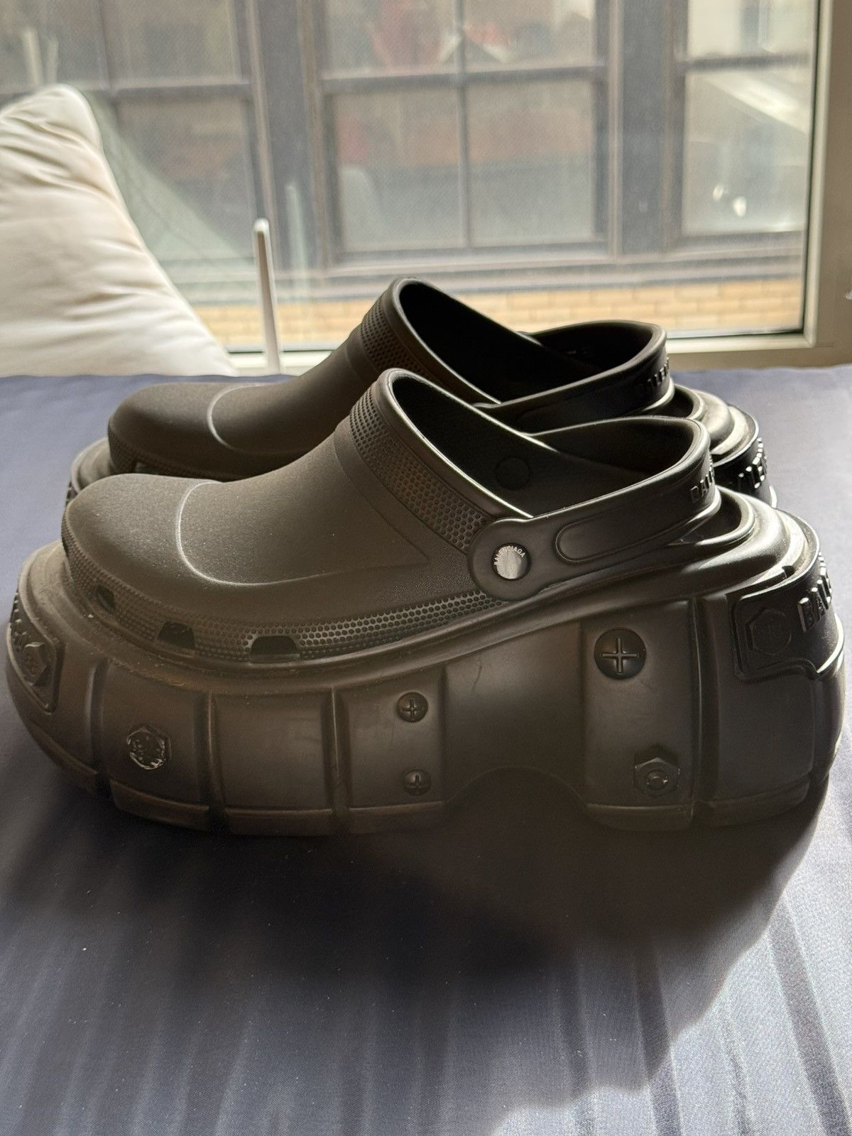 Balenciaga Balenciaga crocs sandals size 45 US size 12 Size US 12 / EU 45 - 3 Thumbnail