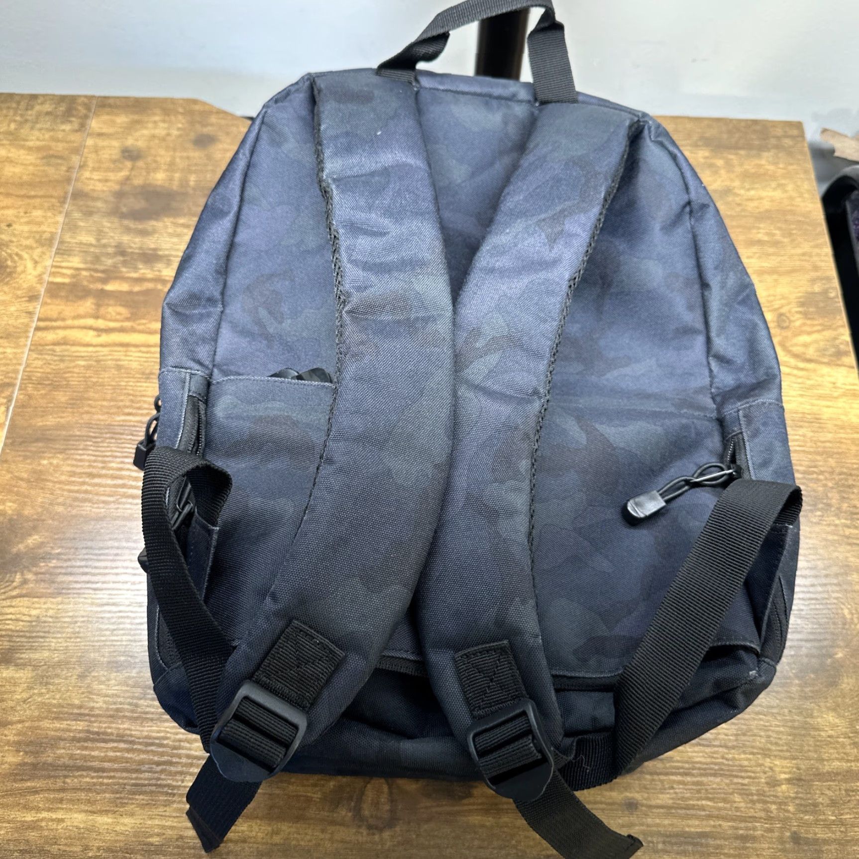 Vintage Lo & Sons Hanover Backpack Camouflage Black Polyester Medium Unisex Adults Zip Backpack Travel Men's Womens Boys Girls Read Size ONE SIZE - 5 Thumbnail