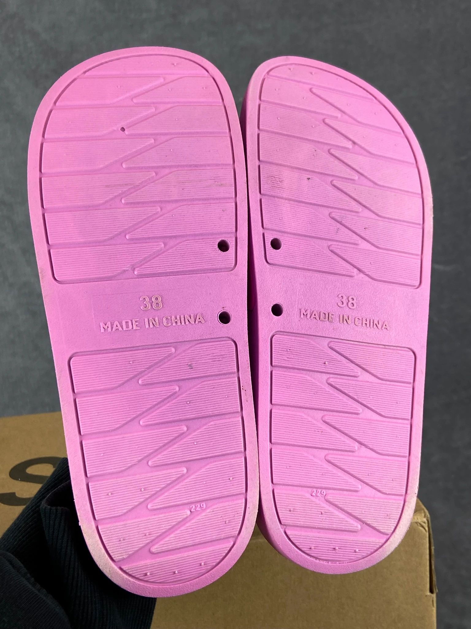 Juicy Couture Juicy Couture Pink Slides Size 38 Size US 8 / IT 38 - 5 Thumbnail