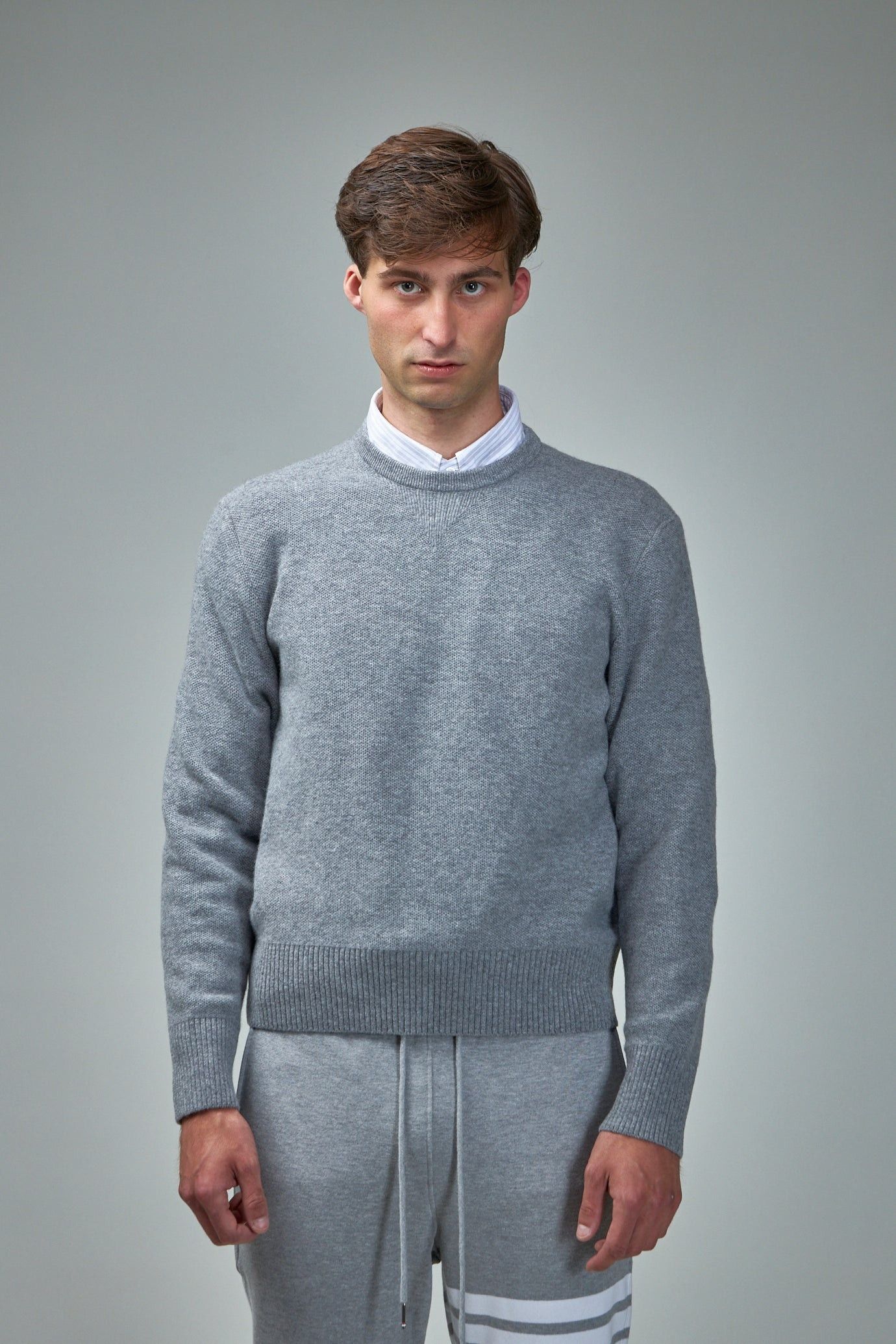 o1s22i1n1124 Crewneck Pullover in Grey