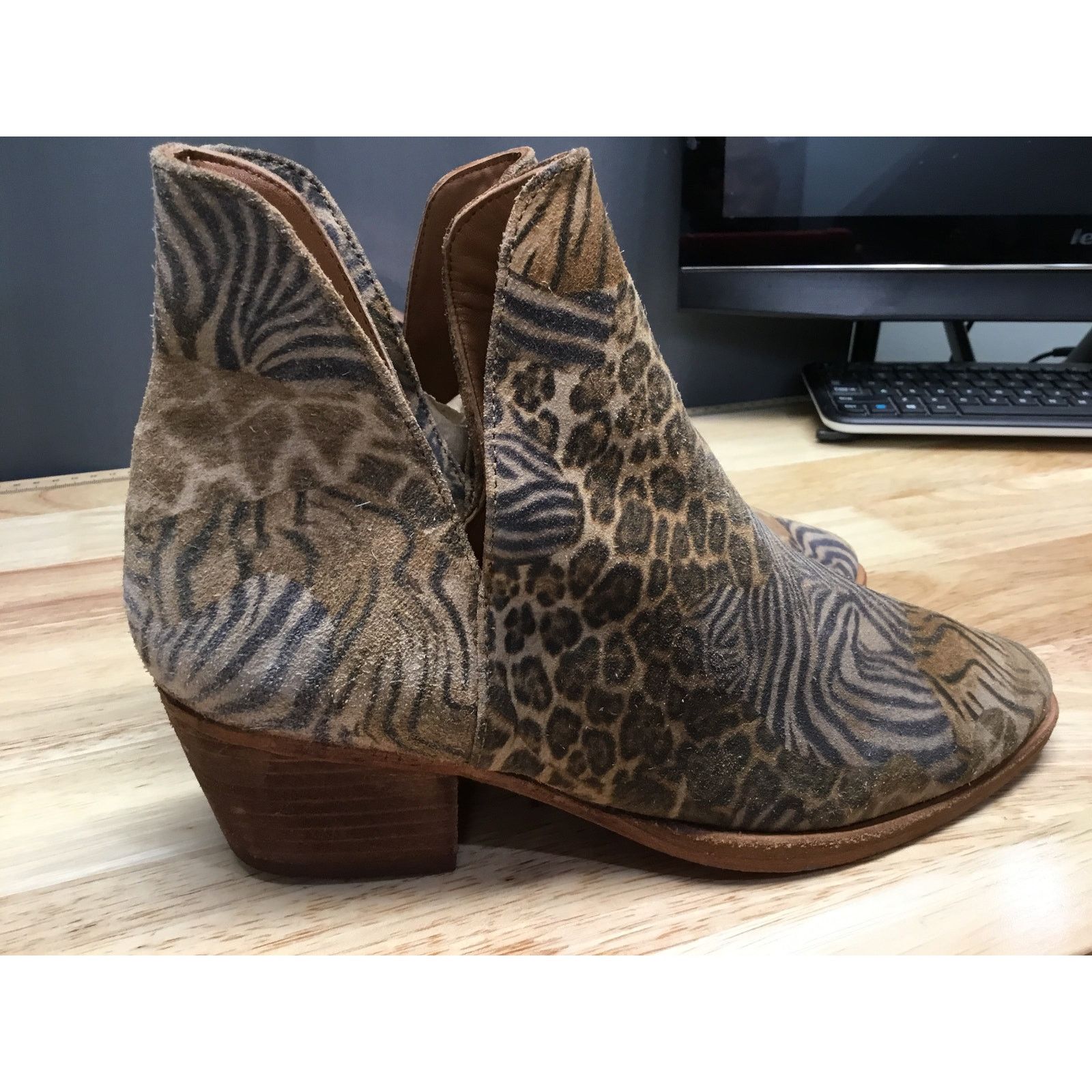 Free People Free People Charm Double V Animal Print Boots Women's 5.5 Size US 5.5 / IT 35.5 - 2 Thumbnail