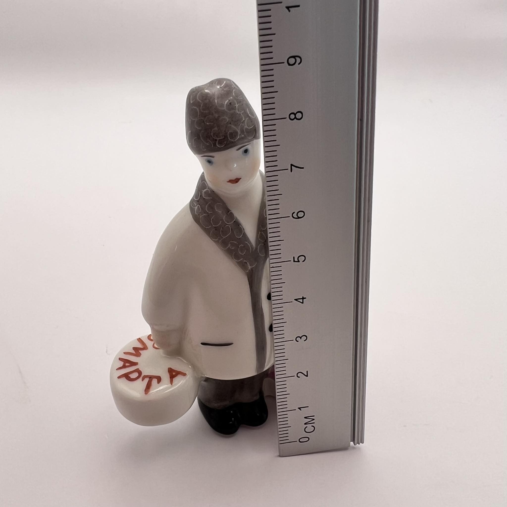Vintage Vintage Kiev Porcelain Figure Man With Gifts Signed Size ONE SIZE - 8 Thumbnail