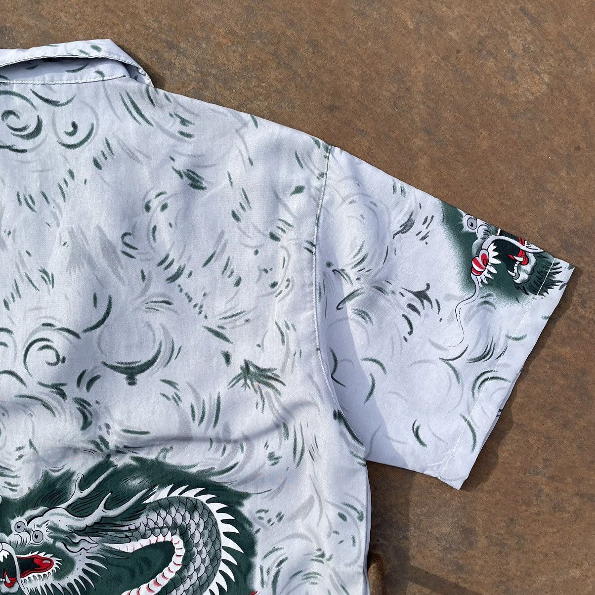 Japanese Brand × Vintage Vintage Shirts Dragon Green Size S Streetwear 90s Y2K Size US S / EU 44-46 / 1 - 13 Thumbnail