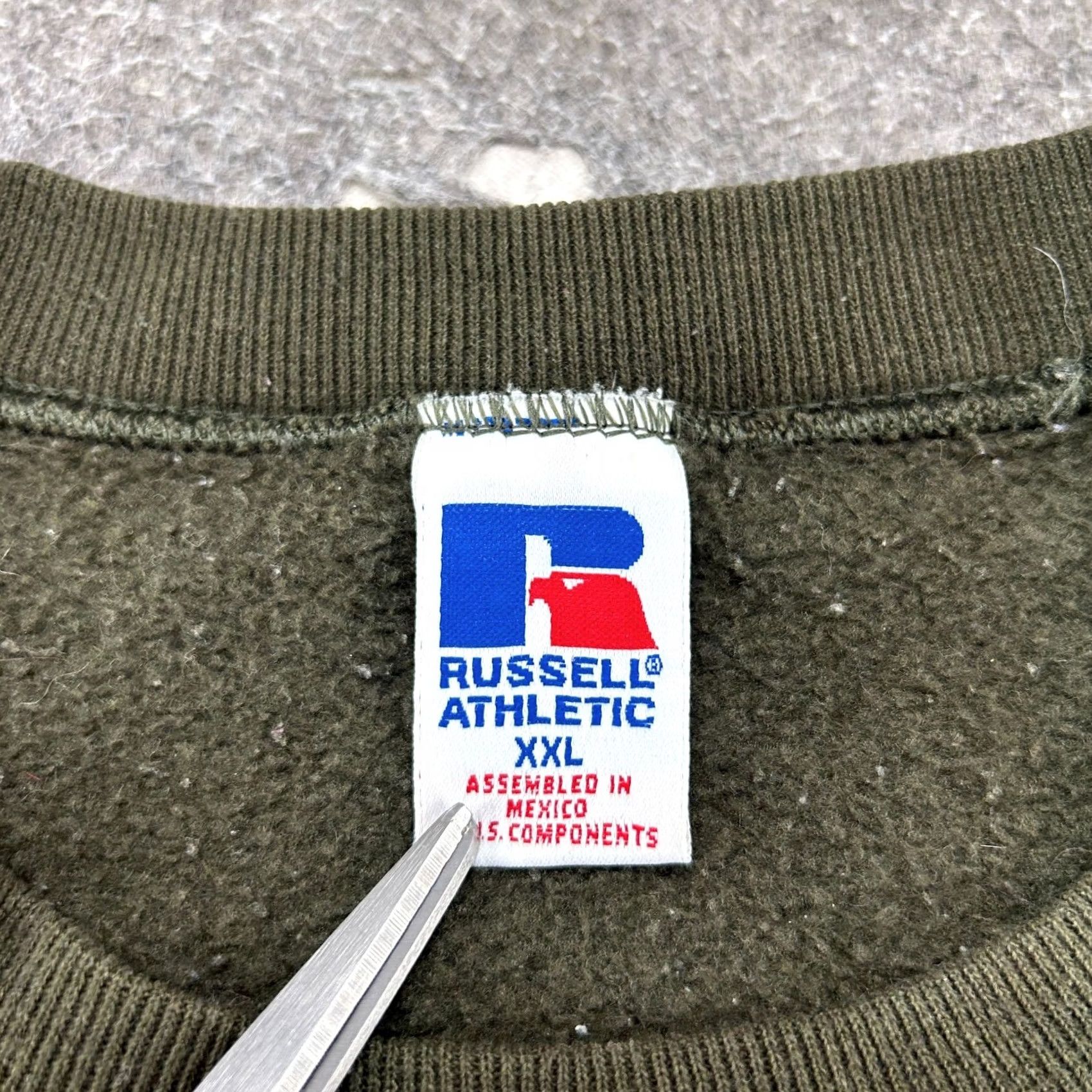 Russell Athletic VINTAGE Russell Athletic Sweatshirt Mens 2XL Green Pullover Crew Neck Cotton Fleece Logo 90s Sweatshirt Mens Size US XXL / EU 58 / 5 - 6 Thumbnail