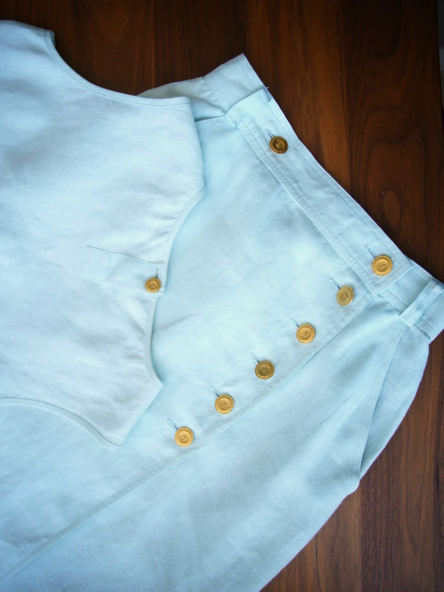 Chanel Chanel Vintage Ice Cream Blue Linen Skirt Set with Gold Buttons Size S / US 4 / IT 40 - 6 Thumbnail