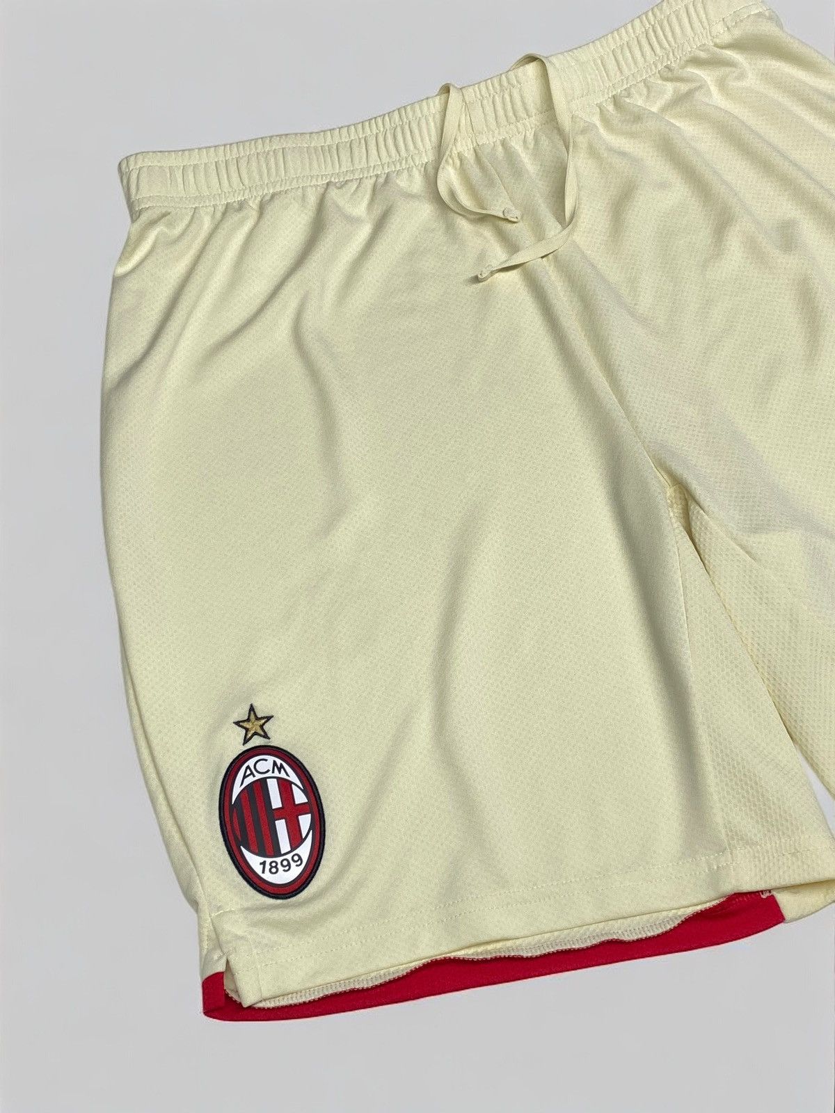 Puma 🔥 PUMA AC MILAN AWAY SHORTS 2022 L SIZE FOOTBALL ITALY VIBES Size US 34 / EU 50 - 2 Thumbnail