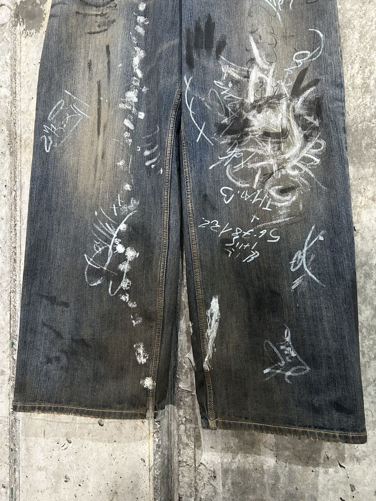 Balenciaga × Designer Balenciaga SS23 Mudshow Runway Graffiti Mud Wash Denim Size US 35 - 3 Thumbnail