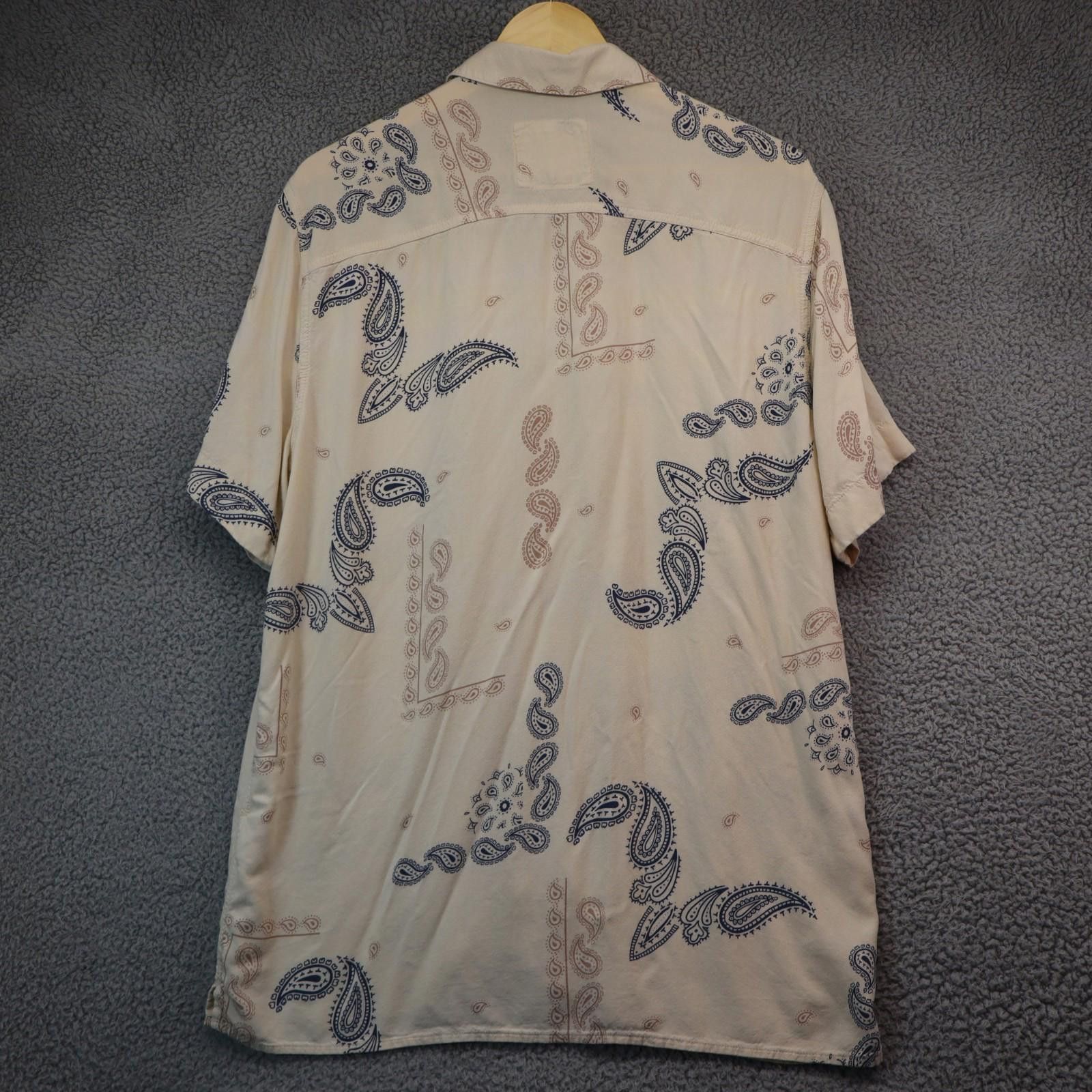 Hollister Paisley Short Sleeve Button Collar Shirt Men XLT Beige Size US XL / EU 56 / 4 - 5 Thumbnail
