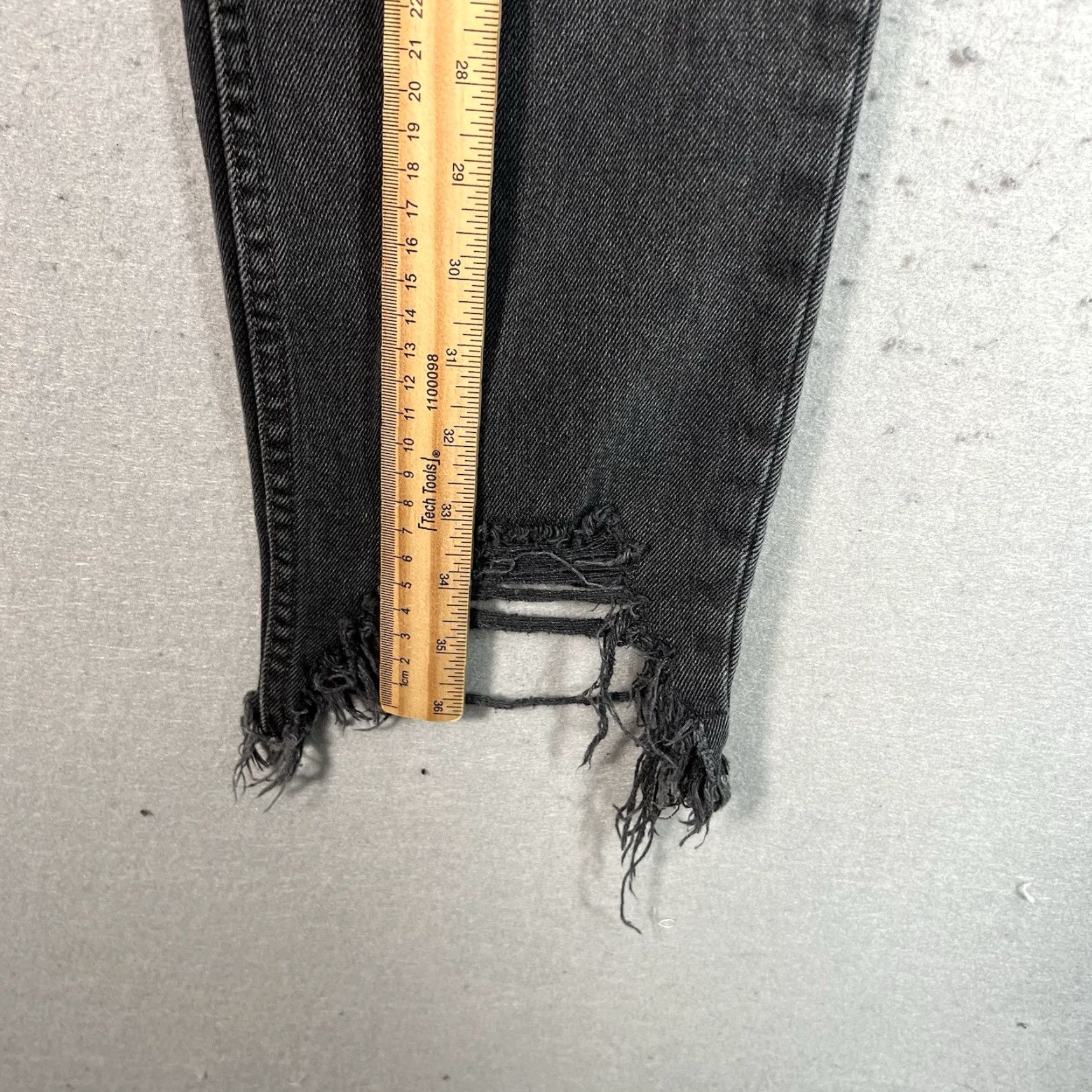 Vintage VINTAGE We The Free Womens Jeans Black Distressed Mid Rise Button Fly Size 25 Cotton Denim Straight Size 42" / US 20 - 3 Thumbnail