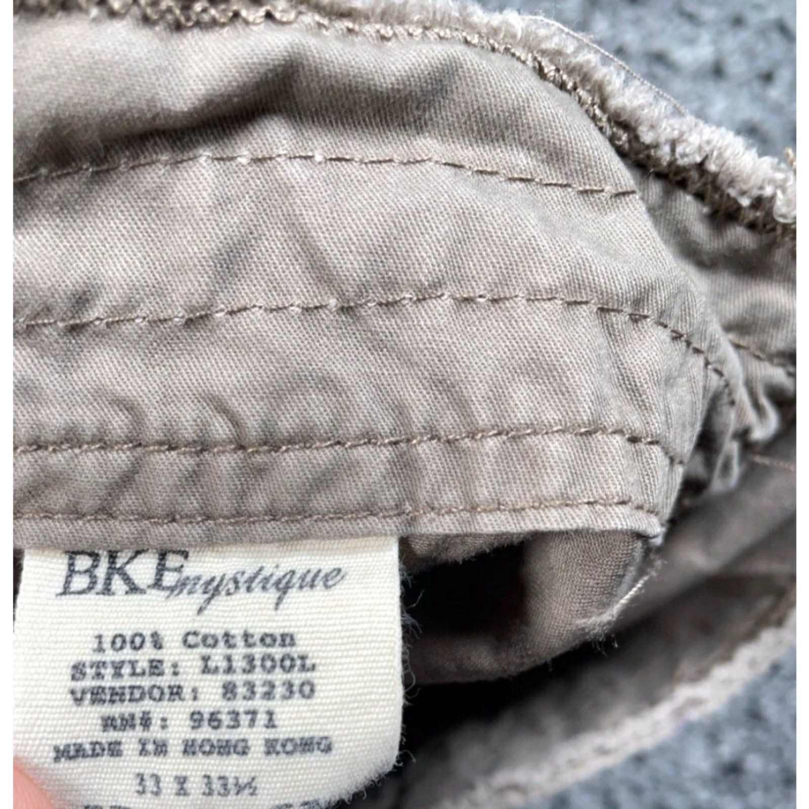Vintage Vintage Y2K Women's Cargo Pants Baggy Low-Rise Raw Edge Beige Cotton 90s Casual, Loose Fit, Size 36 Size 25" / US 0 / IT 36 - 4 Thumbnail
