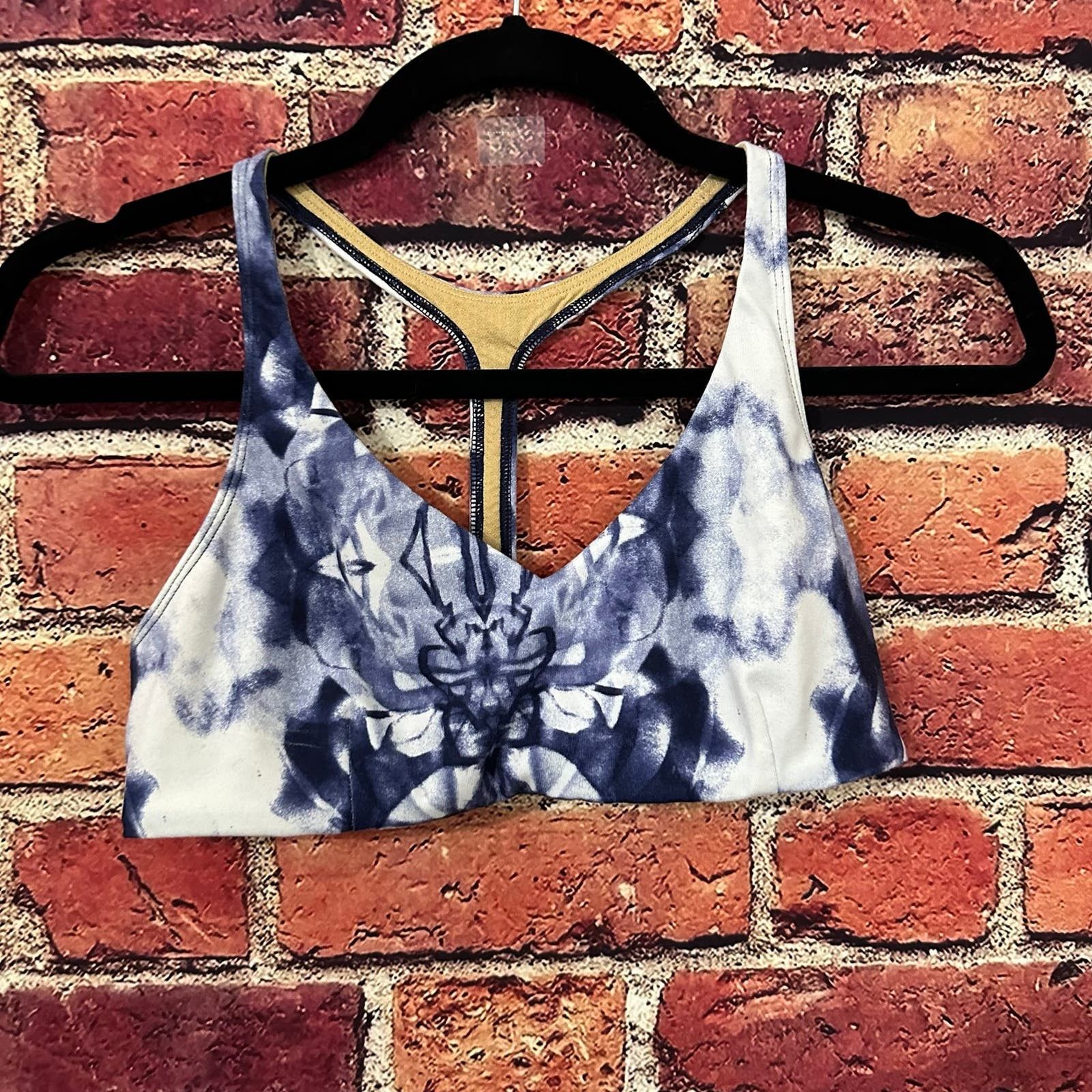Lululemon lululemon sports bra size 8 Size M / US 6-8 / IT 42-44 - 1 Thumbnail