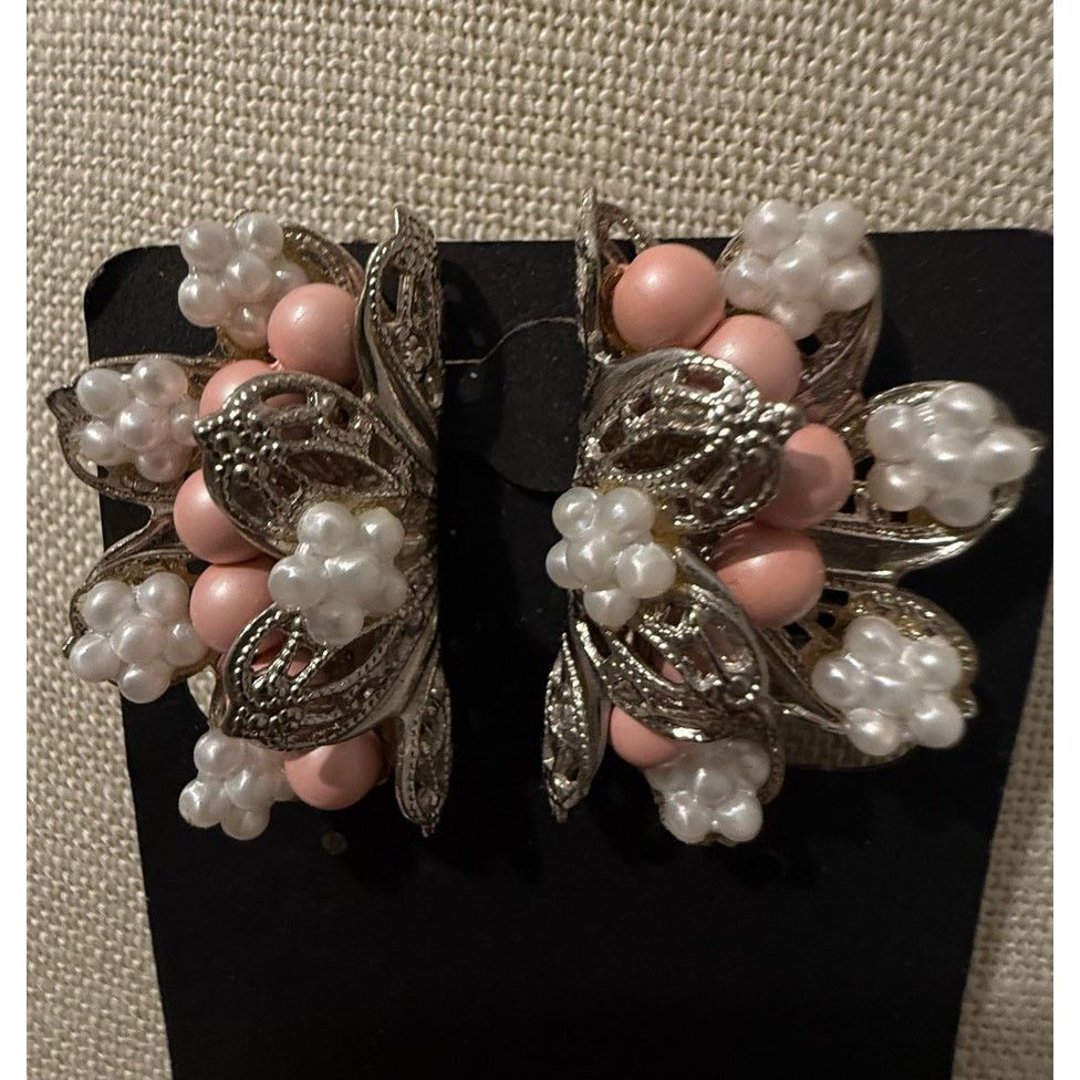 Other Vintage Pink Faux Pearl Beaded Silver Tone Clip On Earrings Size ONE SIZE - 1 Thumbnail