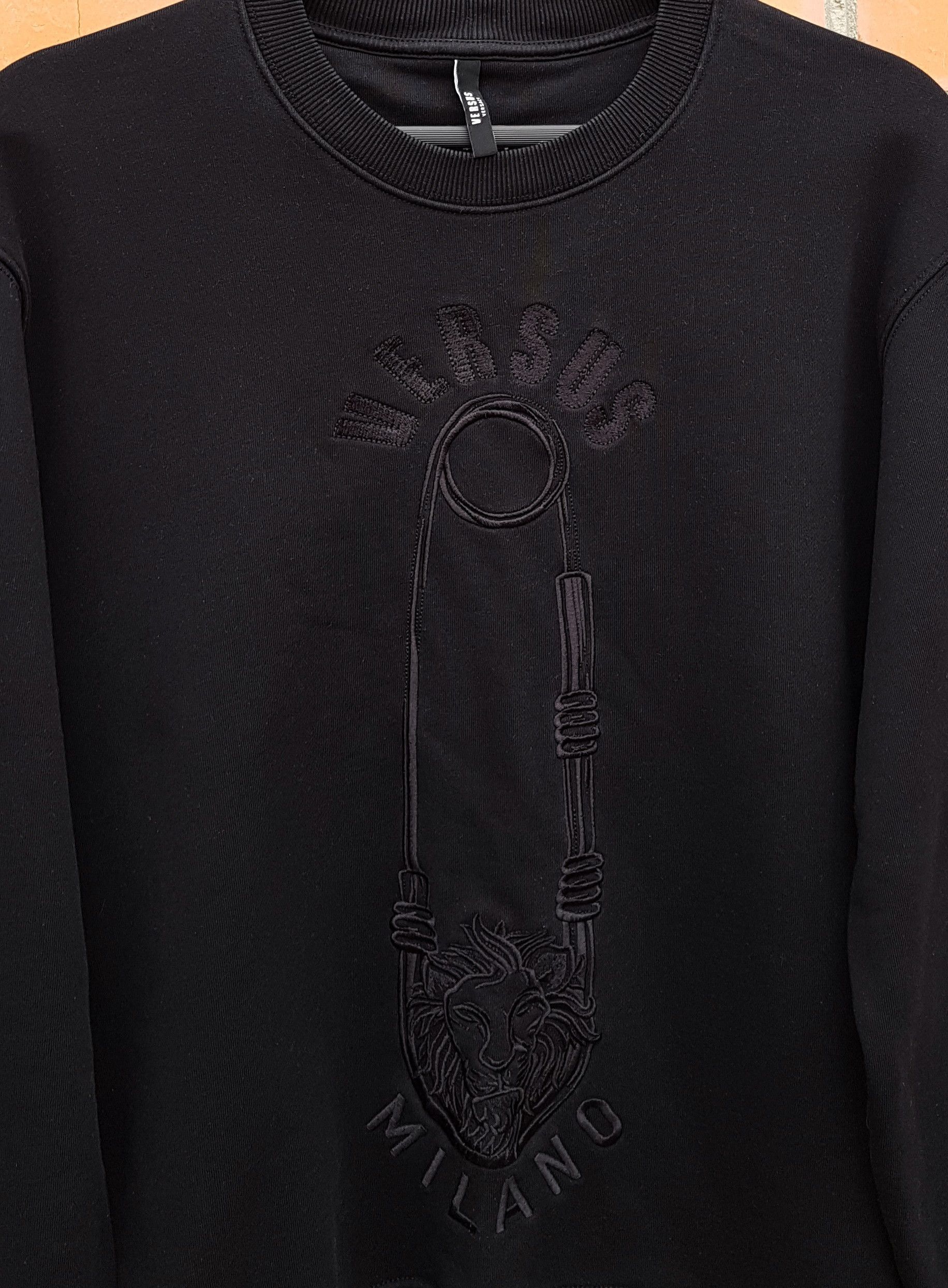 Versace Versace Versus Embroidered Pin Sweatshirt Black sz S Size US S / EU 44-46 / 1 - 3 Thumbnail