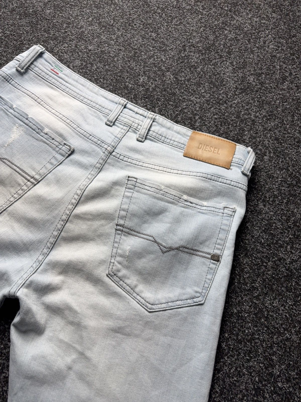 Diesel 00s Diesel Industry Light Wash Distressed Jeans Y2K Italy Size US 34 / EU 50 - 20 Thumbnail