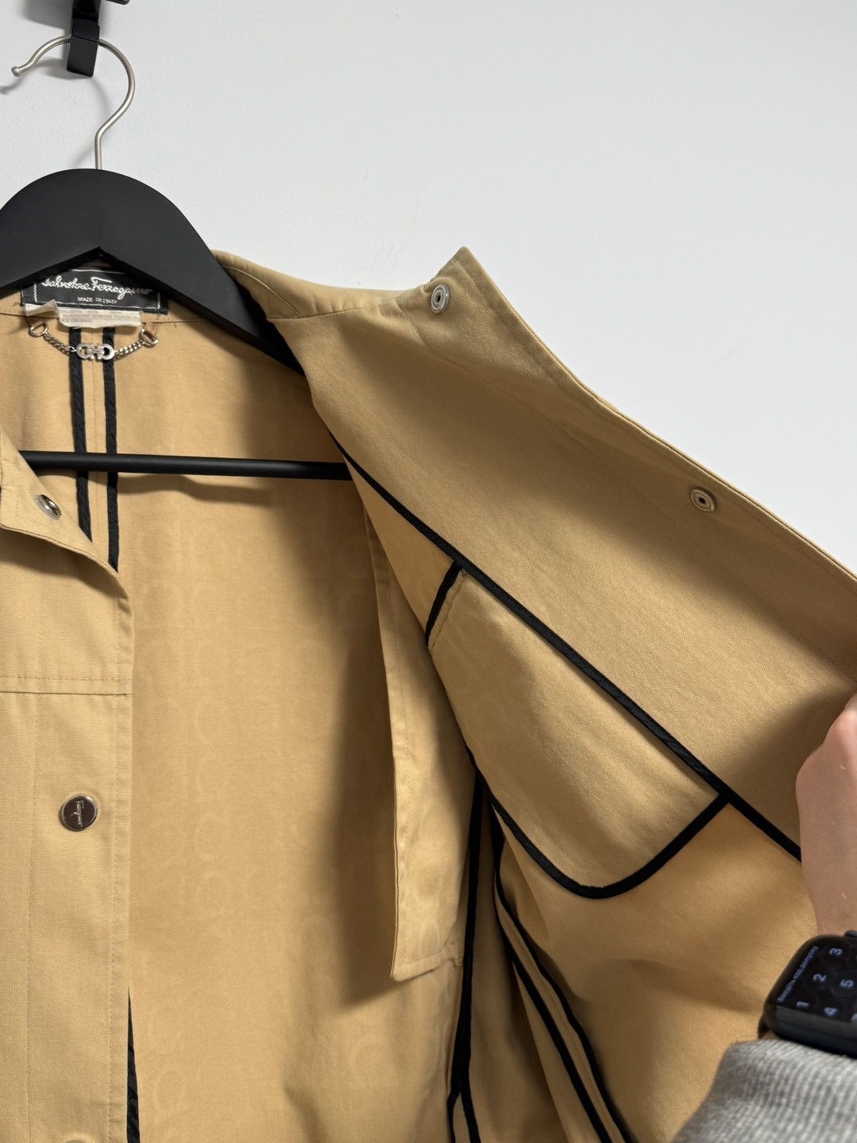 Salvatore Ferragamo Vintage Salvatore Ferragamo Monogram Inside Trench Jacket Size M / US 6-8 / IT 42-44 - 20 Thumbnail