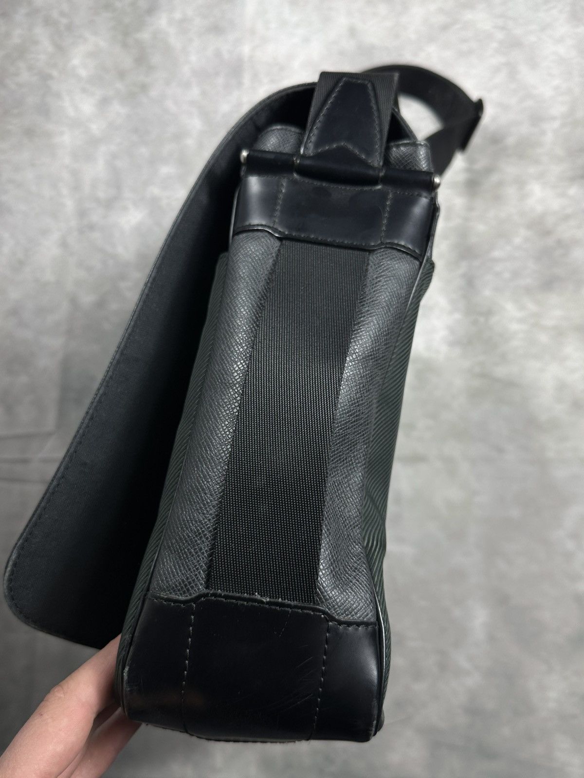 Louis Vuitton Louis Vuitton shoulder bag taiga viktor messenger Size ONE SIZE - 10 Thumbnail
