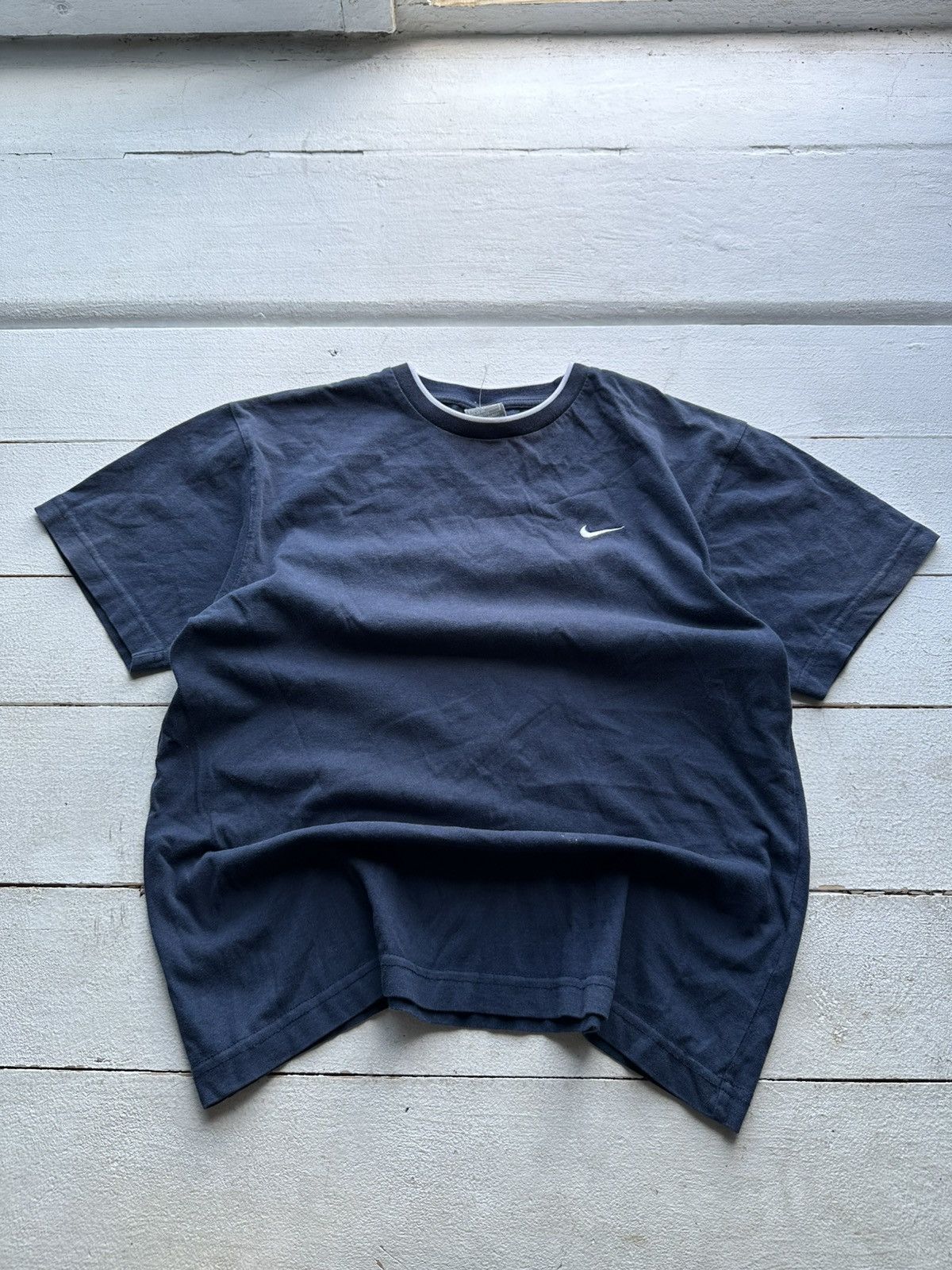 Nike 🚨NIKE Y2K SMALL SWOOSH vintage T-shirt silver lined Size US S / EU 44-46 / 1 - 1 Thumbnail