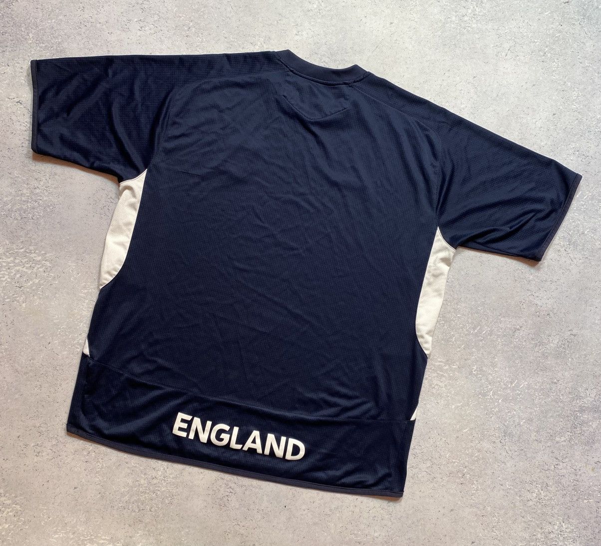 Umbro 2005-06 England Umbro Training Shirt Mens size XXL Size US XXL / EU 58 / 5 - 6 Thumbnail