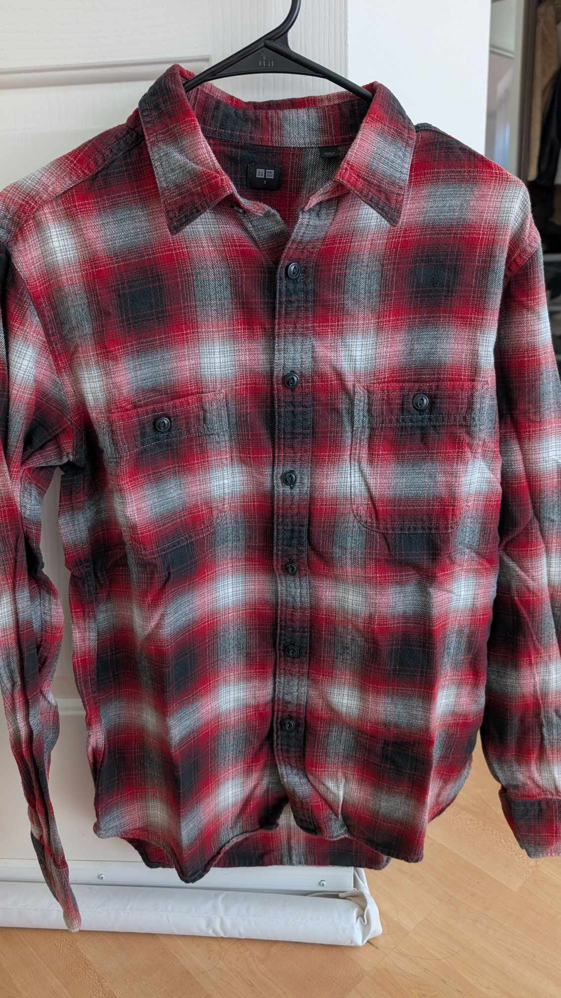 Uniqlo Uniqlo Patterned Flannel Longsleeve Shirt Red Size US S / EU 44-46 / 1 - 1 Thumbnail