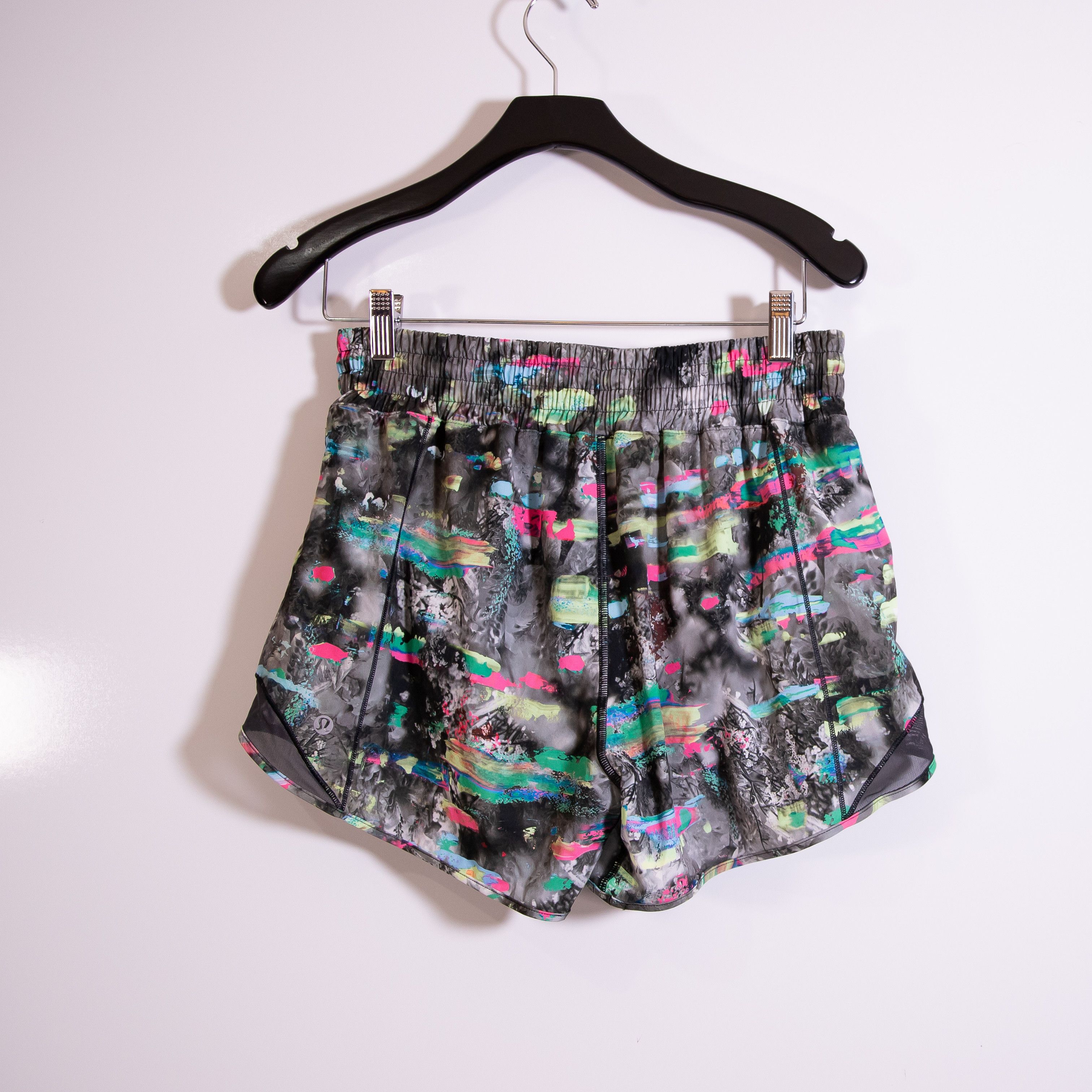 Lululemon Lululemon Hotty Hot Low-Rise Lined Short 4" Size 30" / US 8 / IT 44 - 3 Thumbnail