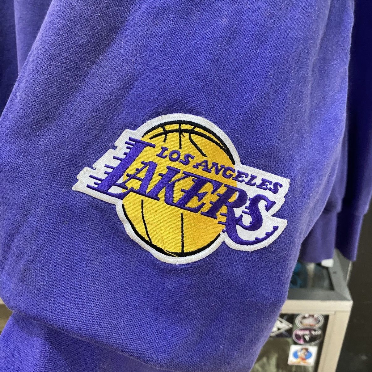 NBA × Vintage Vintage LA Lakers 90s NBA Crewneck Sweatshirt Embroidered Size US XXL / EU 58 / 5 - 5 Thumbnail