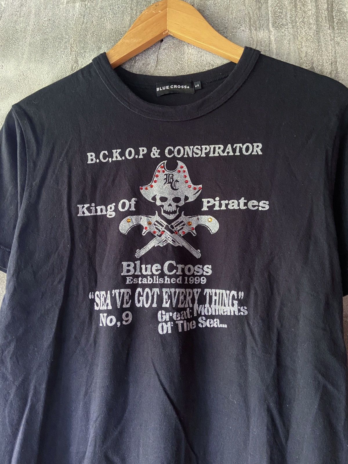 Beauty Beast × Hysteric Glamour × Japanese Brand 🌸KING OF PIRATES BLUE CROSS TEE Size US M / EU 48-50 / 2 - 4 Thumbnail