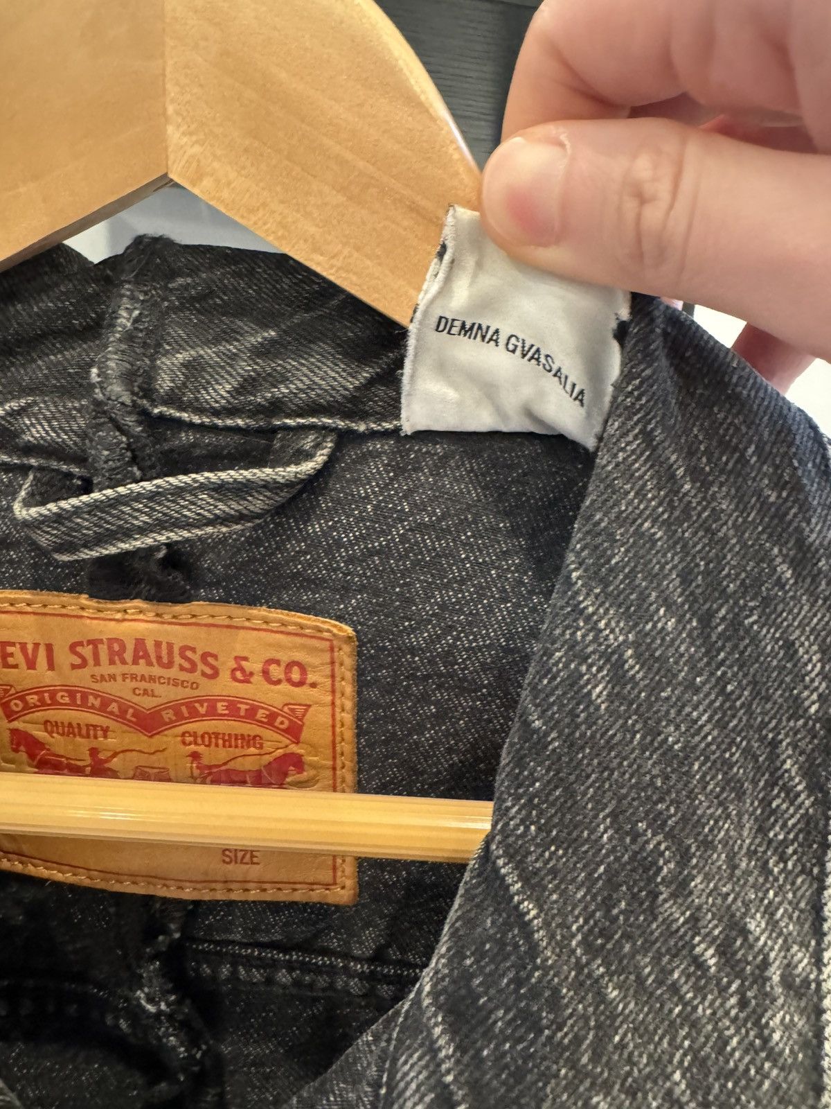 Levi's × Vetements Vetements x Levi’s Reworked Denim Jacket Size US M / EU 48-50 / 2 - 13 Thumbnail