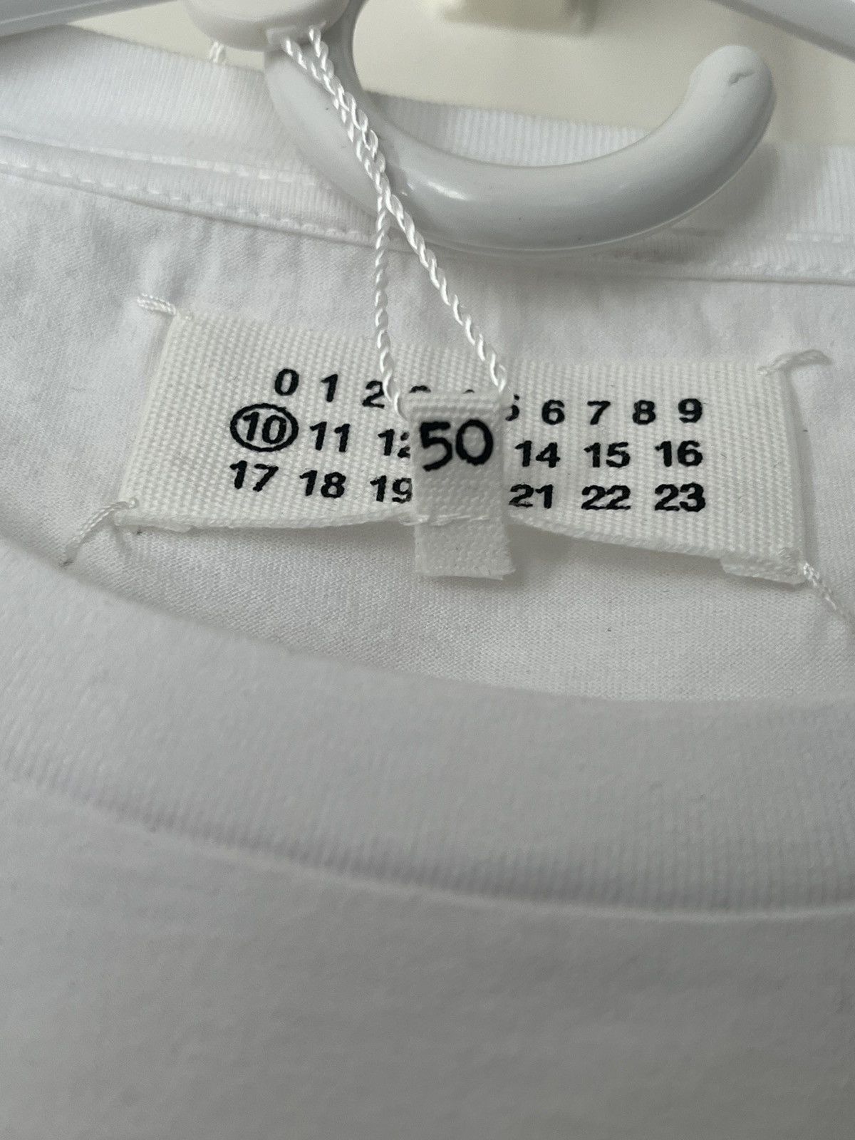 Maison Margiela Maison Margiela Luggage Tag T Shirt White Size 50 NWT Size US L / EU 52-54 / 3 - 5 Thumbnail