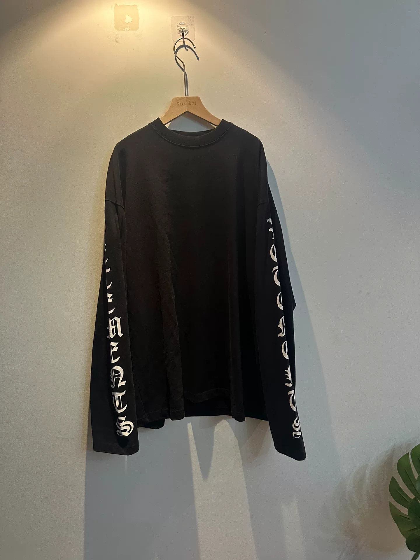 vetements long sleeve shirt with logo