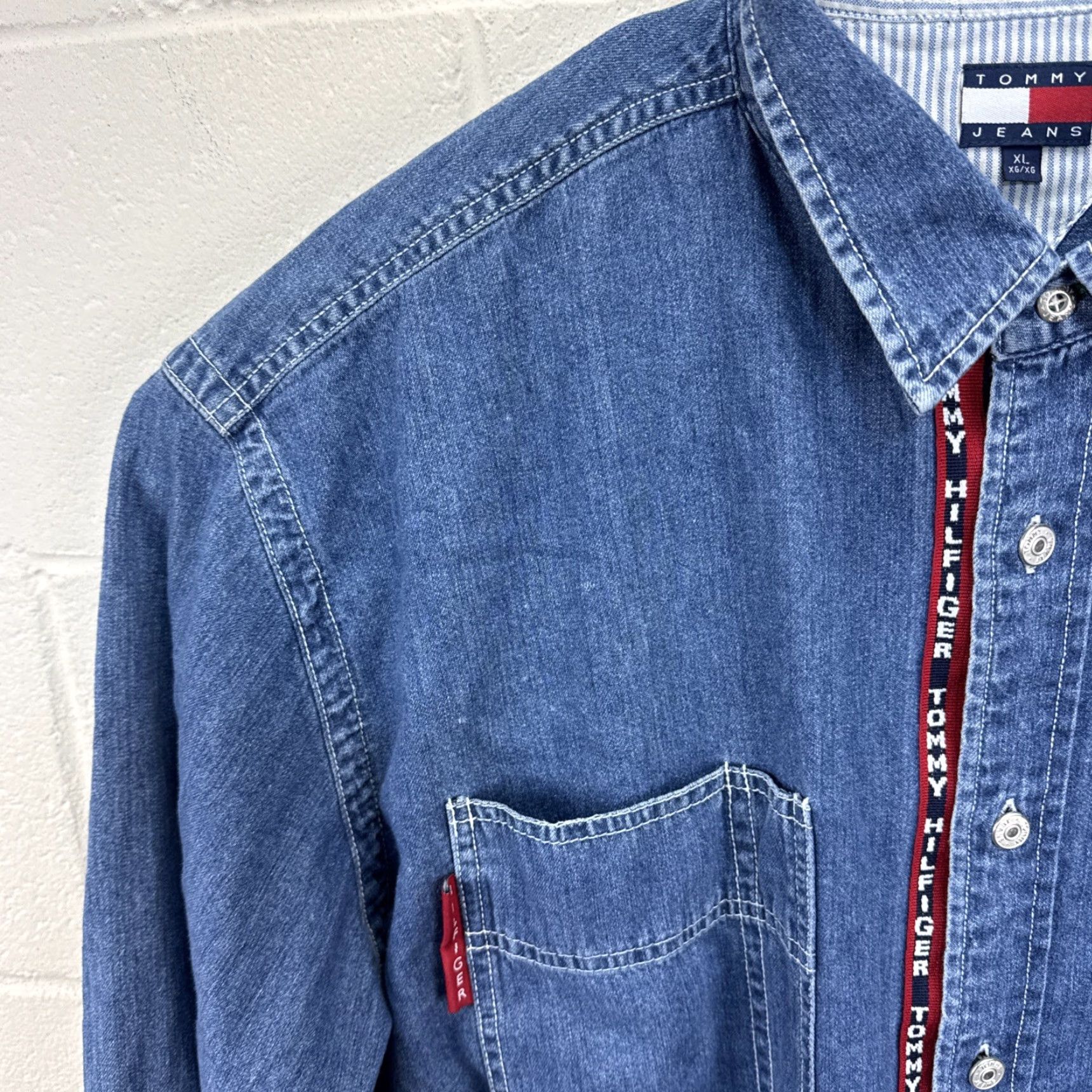 Tommy Hilfiger VINTAGE Tommy Hilfiger Shirt Mens XL Blue Denim Long Sleeve Button-Down Logo Size US XL / EU 56 / 4 - 4 Thumbnail