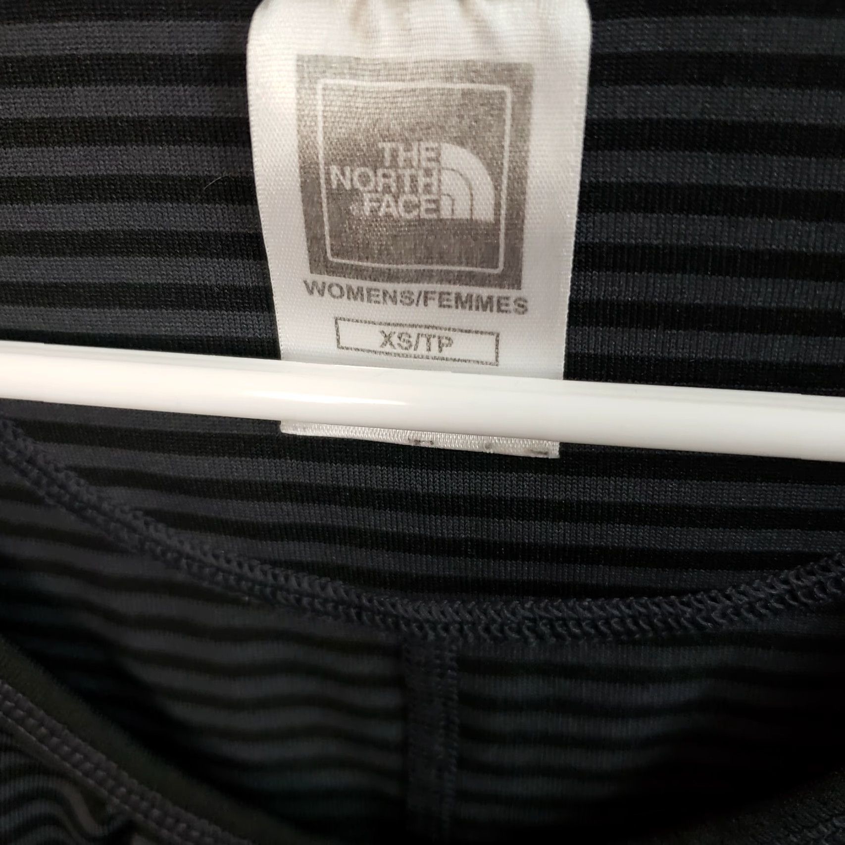 The North Face The North Face Womens Top XS Black Gray Stripes Short Sleeve Shirt Front Pullover Activewear T-Shirt Womens XS Black Striped Short Sleeve Top Size XS / US 0-2 / IT 36-38 - 5 Thumbnail