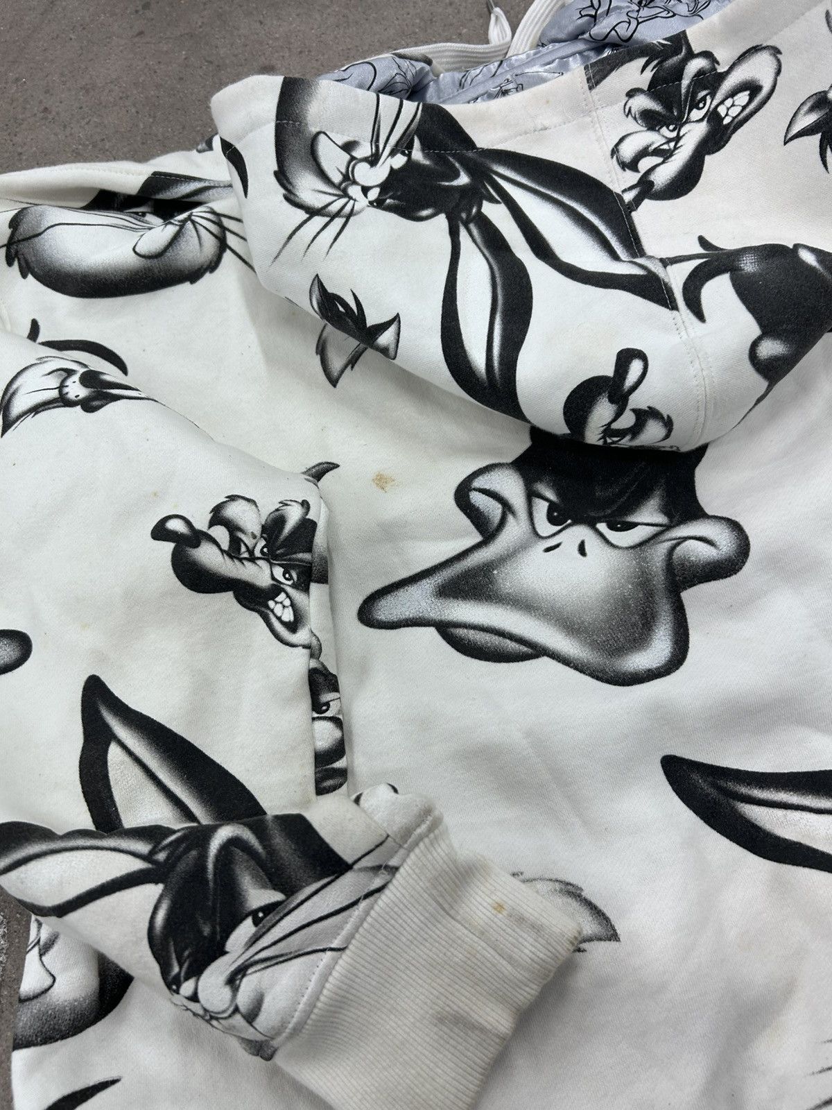 Vintage Vintage y2k Lot 29 All Over Print Hoodie Looney Tunes Size US XXL / EU 58 / 5 - 8 Thumbnail