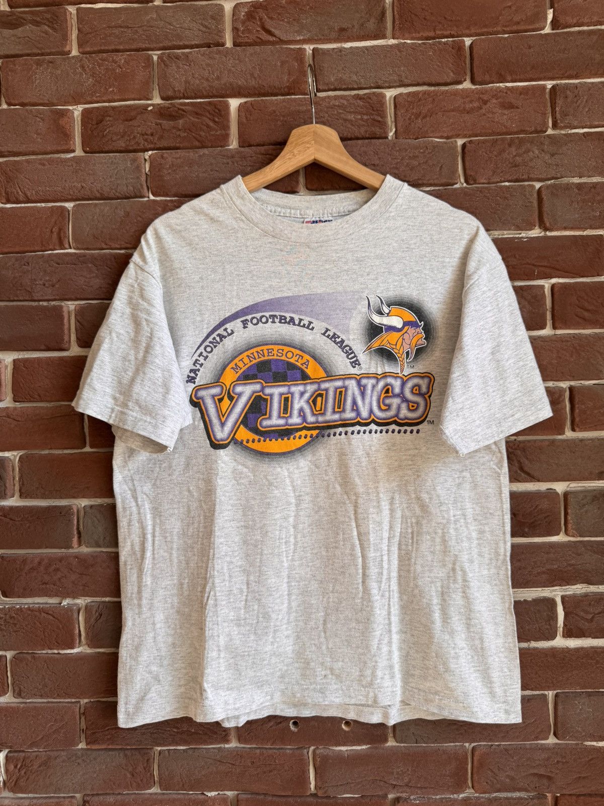 NFL Vintage Minnesota Vikings Tee 90s NFL NHL NBA HYPE STREETWEA Size US L / EU 52-54 / 3 - 1 Thumbnail