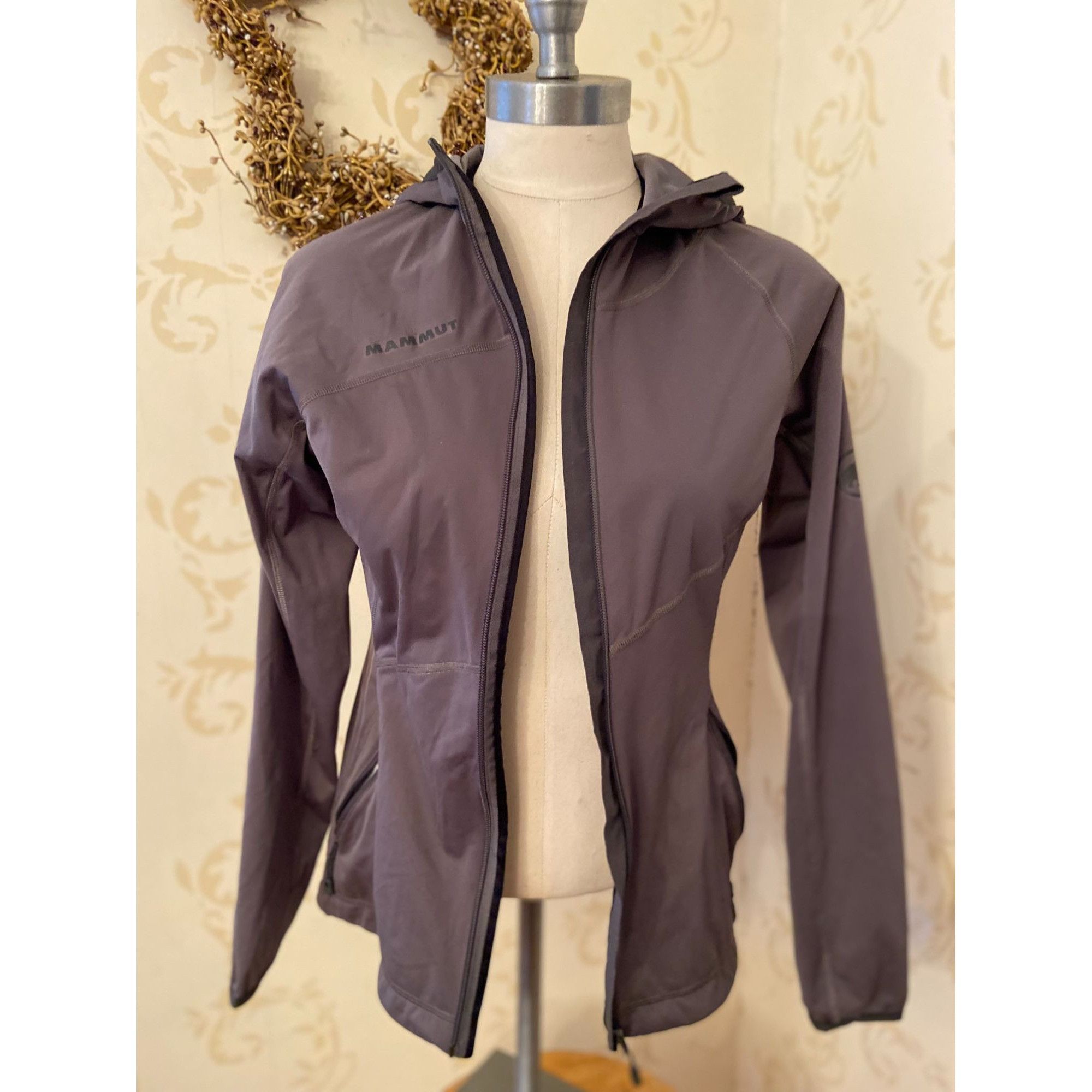 Mammut Mammut Windbreaker Gray Jacket Ladies Size XS Size XS / US 0-2 / IT 36-38 - 1 Thumbnail
