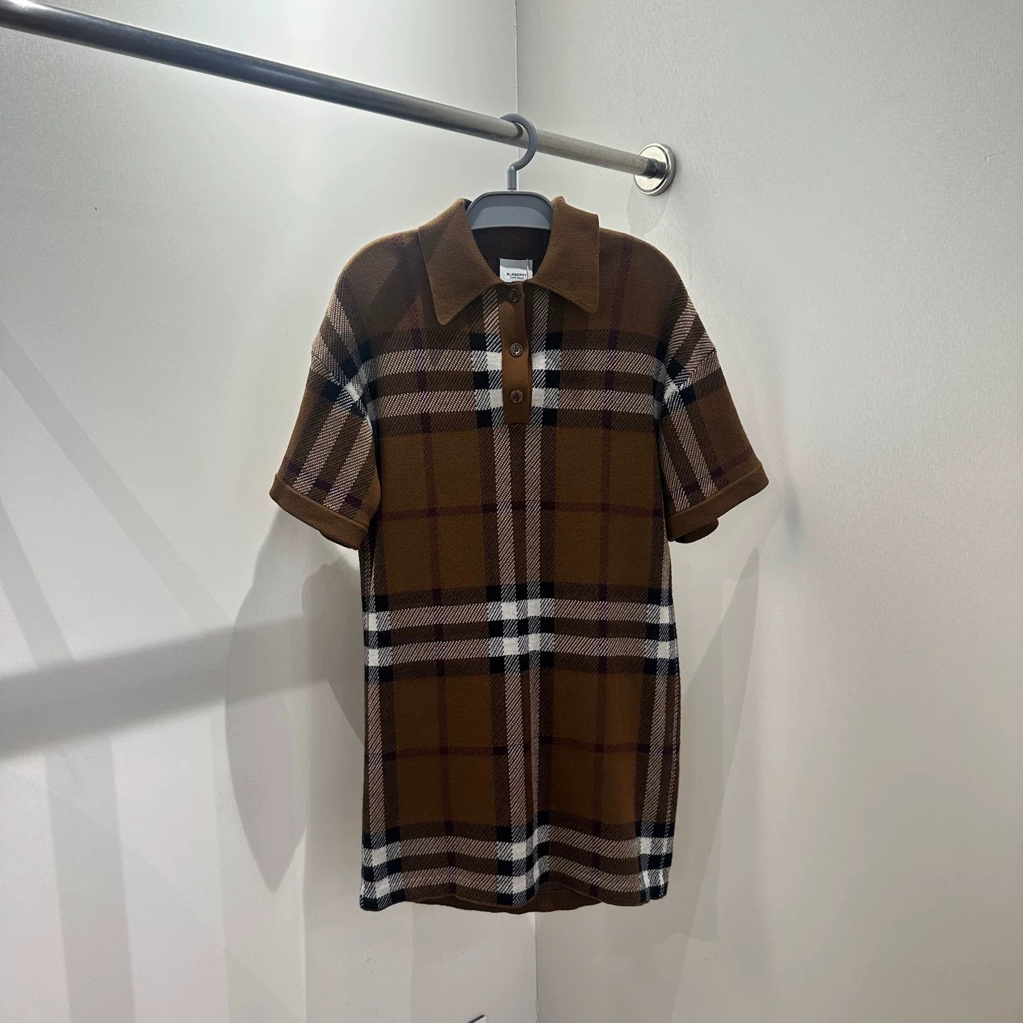 Burberry Burberry Plaid T-Shirt S Women Size S / US 4 / IT 40 - 1 Thumbnail