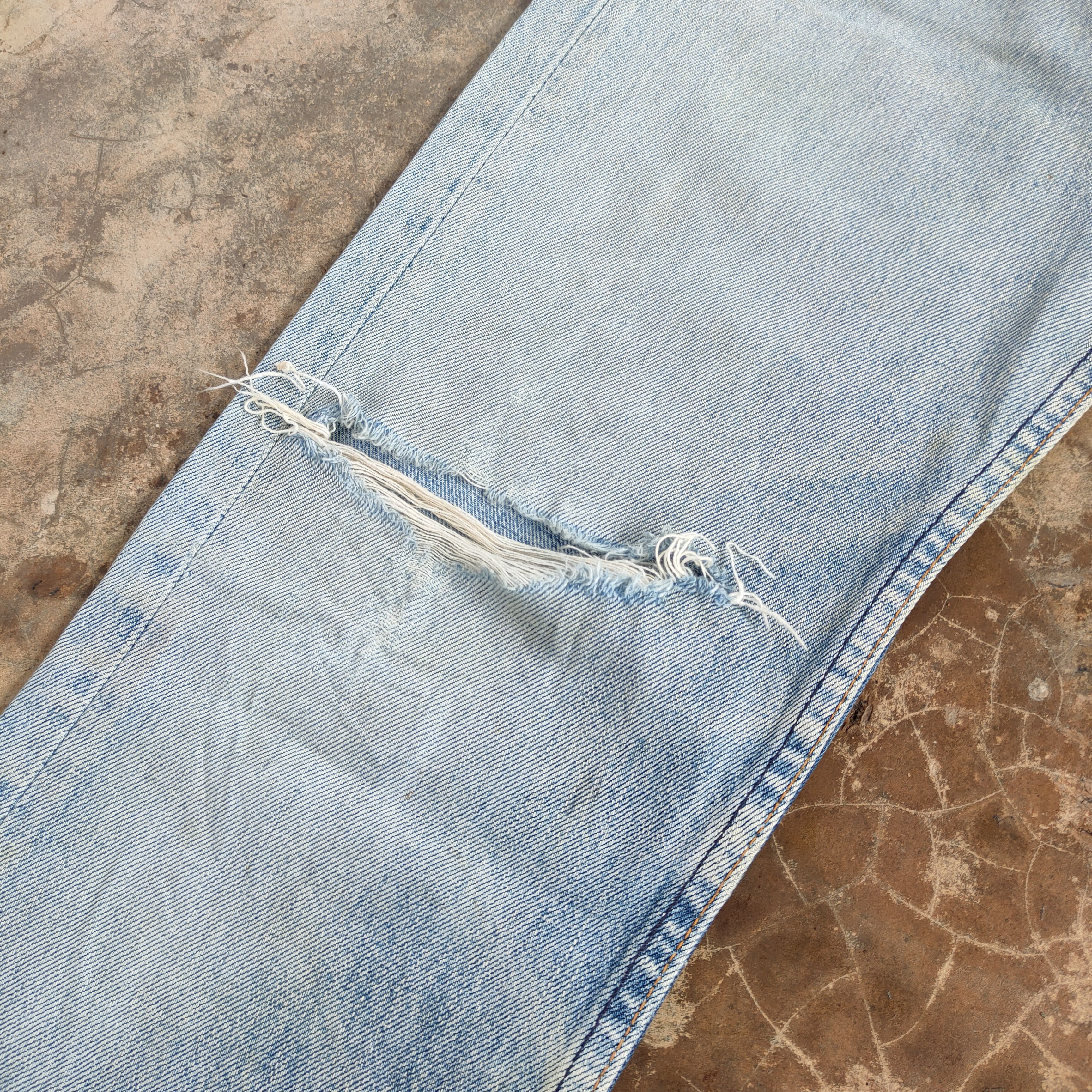 Levi's Vintage Clothing Vintage Levis 505 Faded Distressed denim jeans pants Size US 28 / EU 44 - 5 Thumbnail