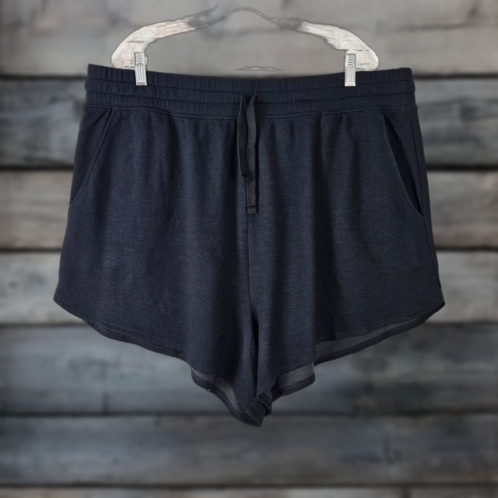 Fabletics Fabletics Gracelyn Sweatshorts Sweat Shorts Black 2X Pockets Drawstring Womens Plus Short Size ONE SIZE - 1 Thumbnail
