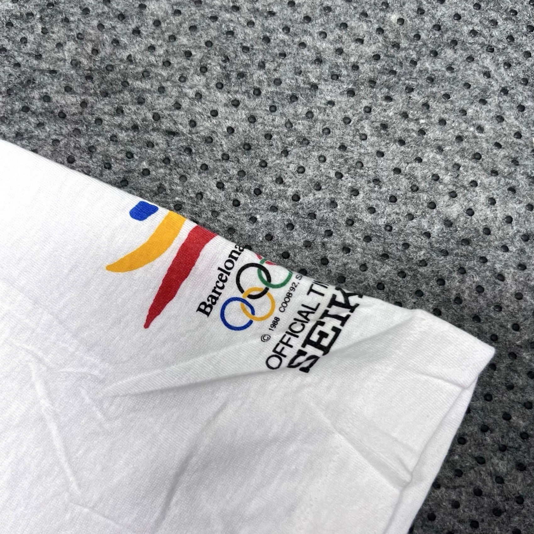 Vintage VINTAGE Barcelona Olympics Games Running T-Shirt Mens Medium WHITE RARE 1988 Size US M / EU 48-50 / 2 - 2 Thumbnail