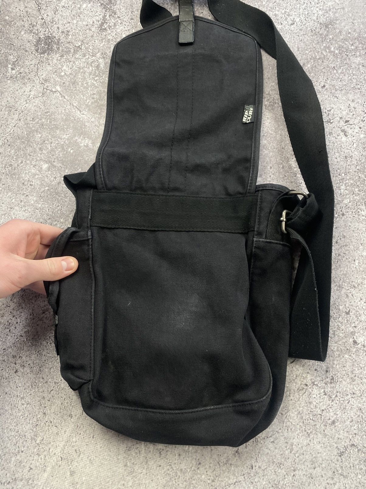 Rip Curl Rip Curl Vintage Messenger Crossbody Sling Bag Streetwear Size ONE SIZE - 8 Thumbnail