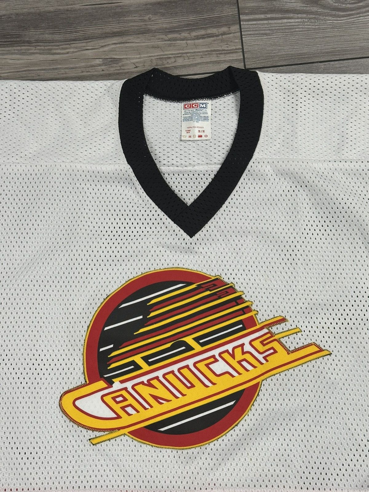 NHL Vintage 90’s NHL Vancouver Canucks Flying Skate CCM Jersey Size US M / EU 48-50 / 2 - 3 Thumbnail