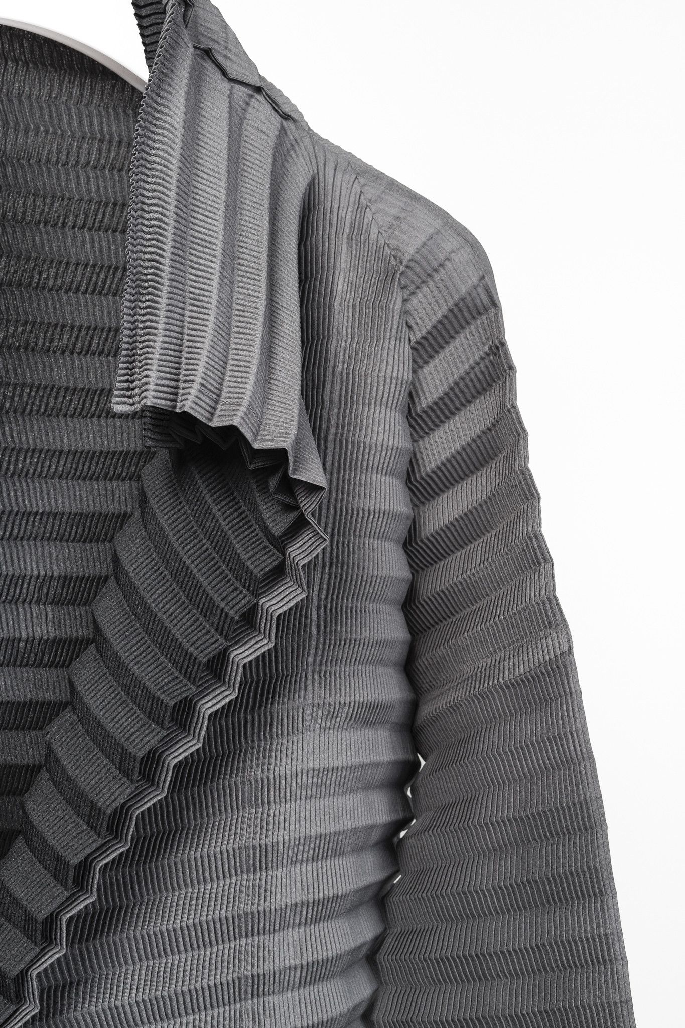 Issey Miyake Issey Miyake Fete Grey Pleated Accent Shawl-Collar Blouse Size M / US 6-8 / IT 42-44 - 4 Thumbnail