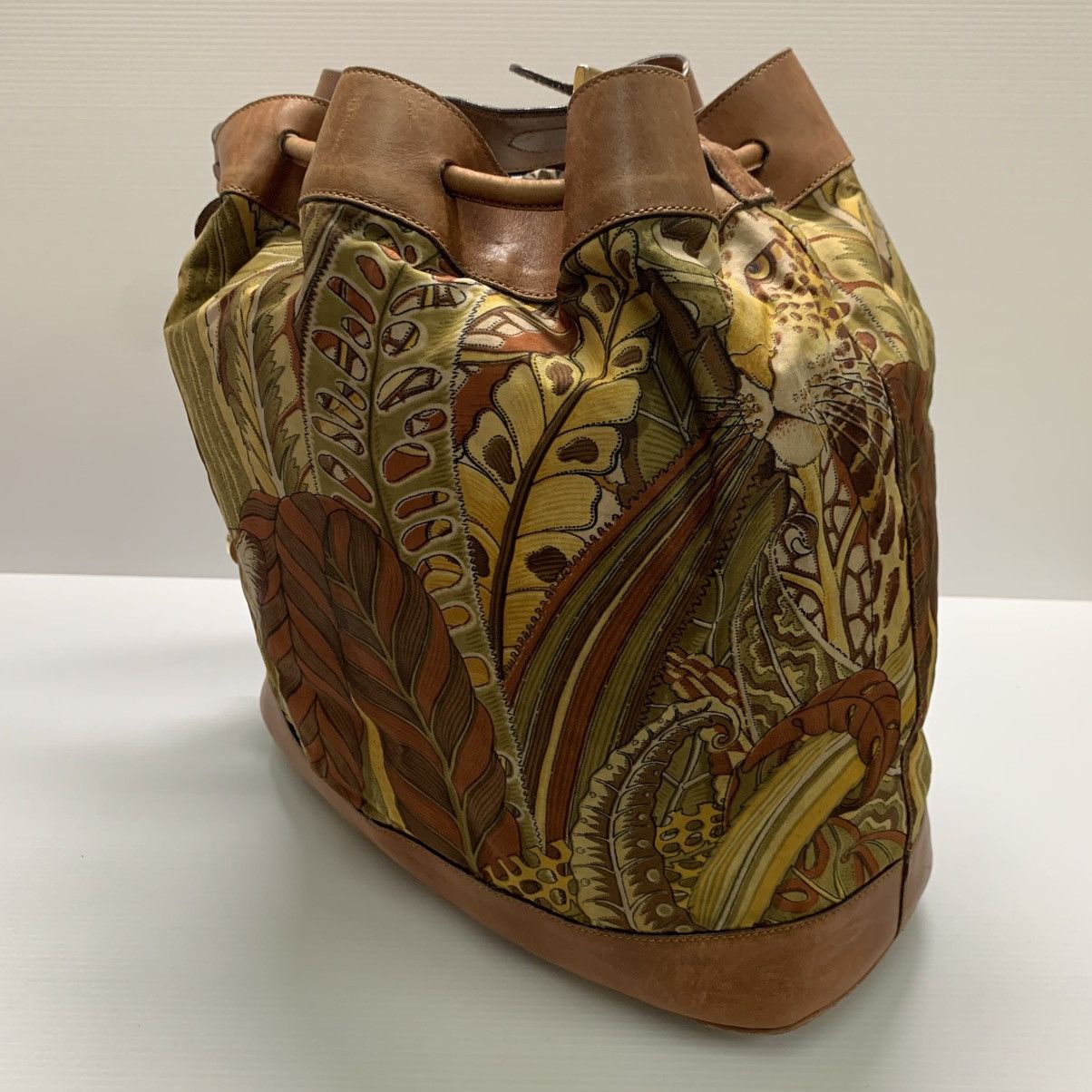 Salvatore Ferragamo Salvatore Ferragamo Flora Bucket Bag Size ONE SIZE - 4 Thumbnail