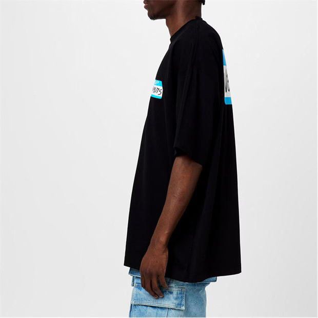 Vetements o1g2r1mq0824 Name Badge T-Shirts in Black Size US L / EU 52-54 / 3 - 4 Thumbnail